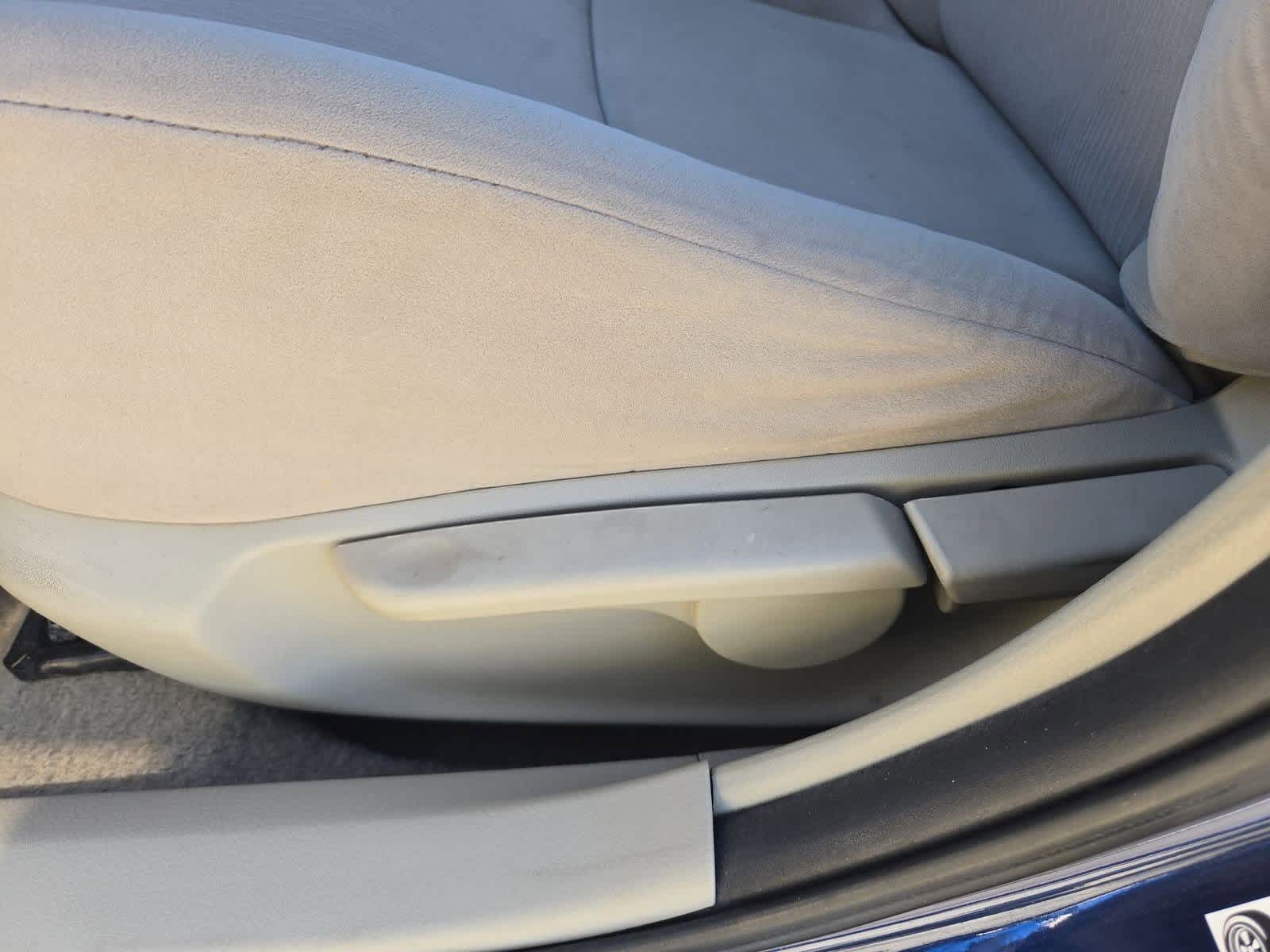 Thumbnail: 2011 Toyota Corolla - 16