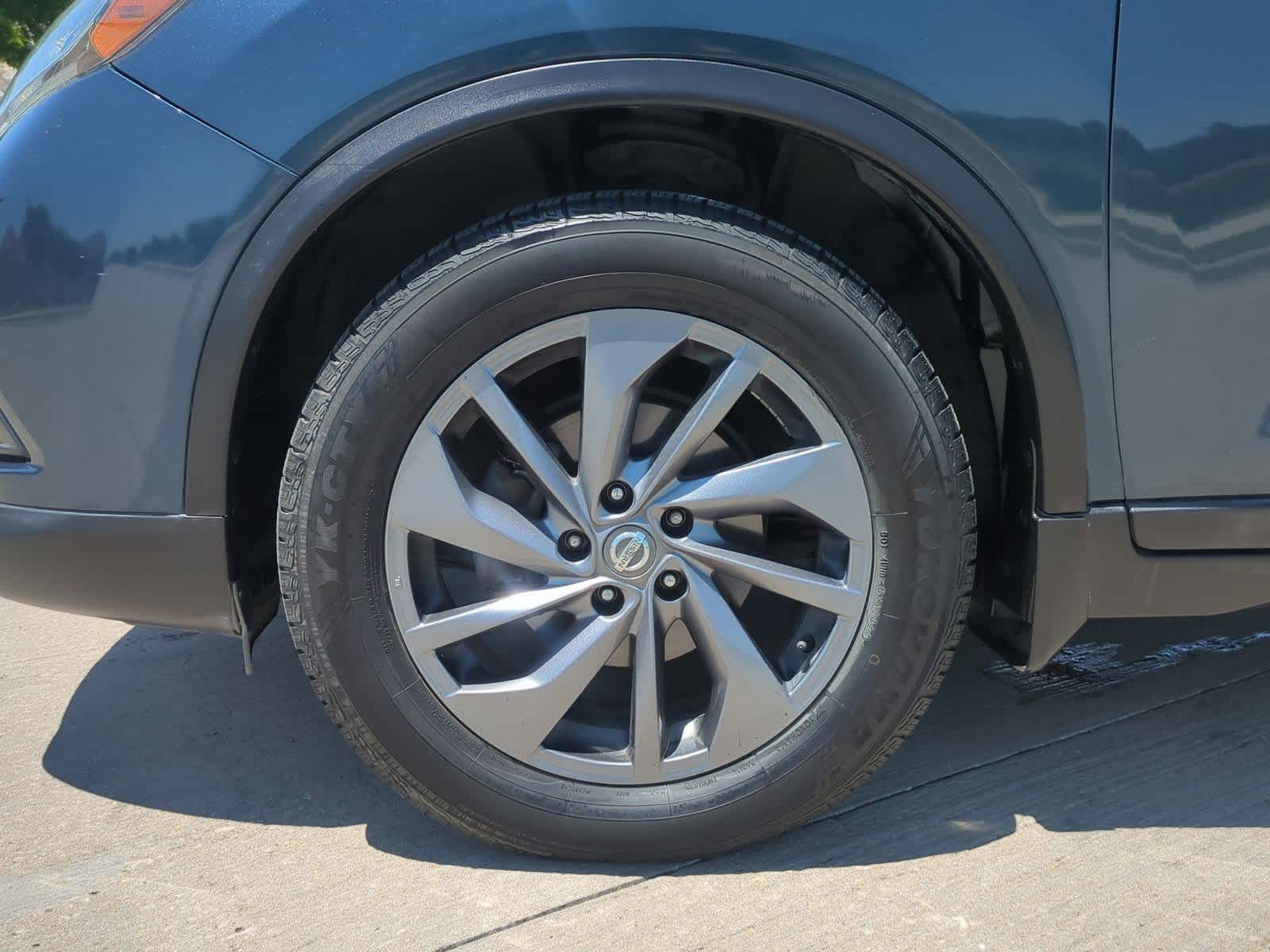 2016 Nissan Rogue SL 13