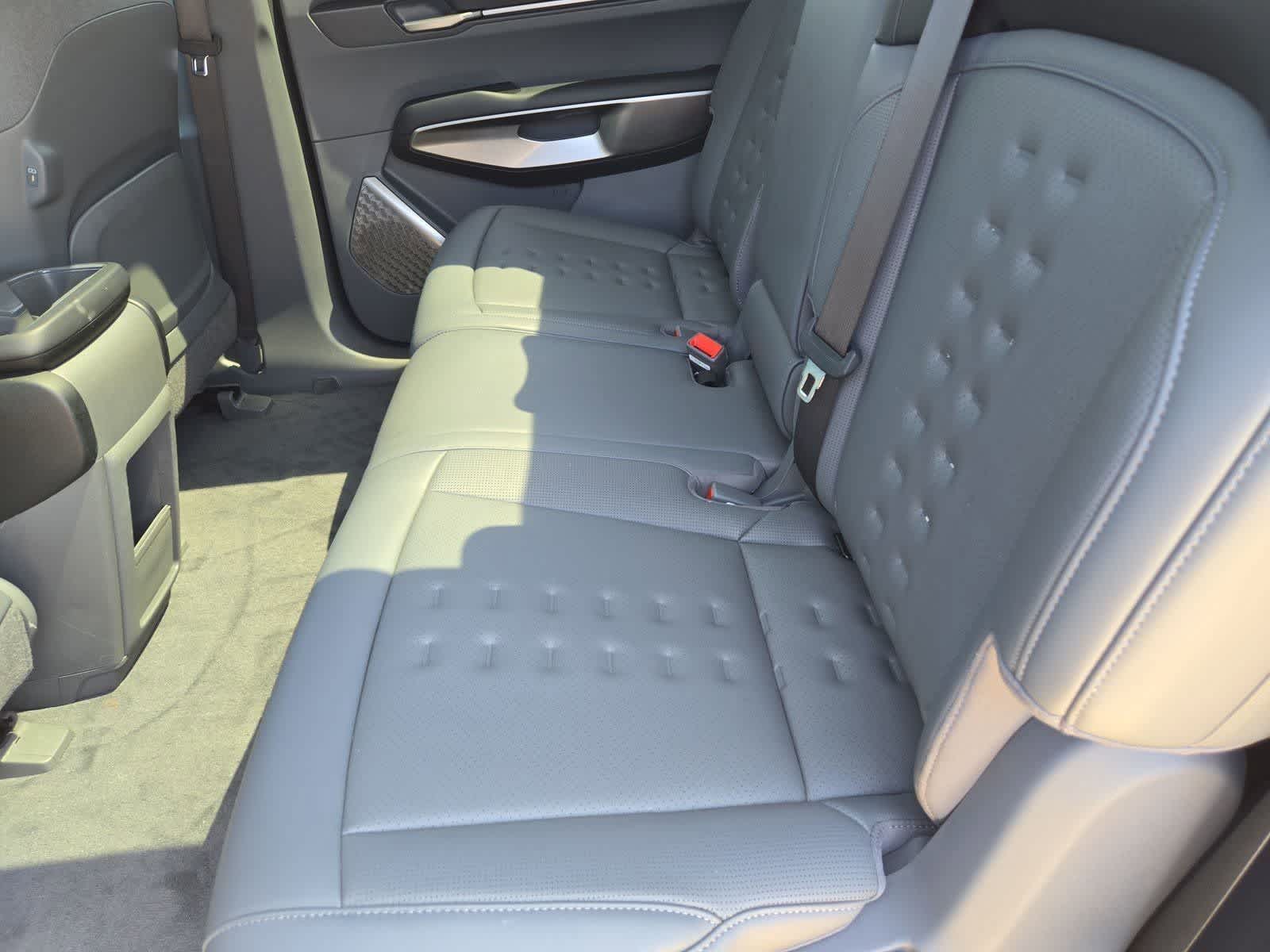 Thumbnail: 2024 Kia EV9 - 18