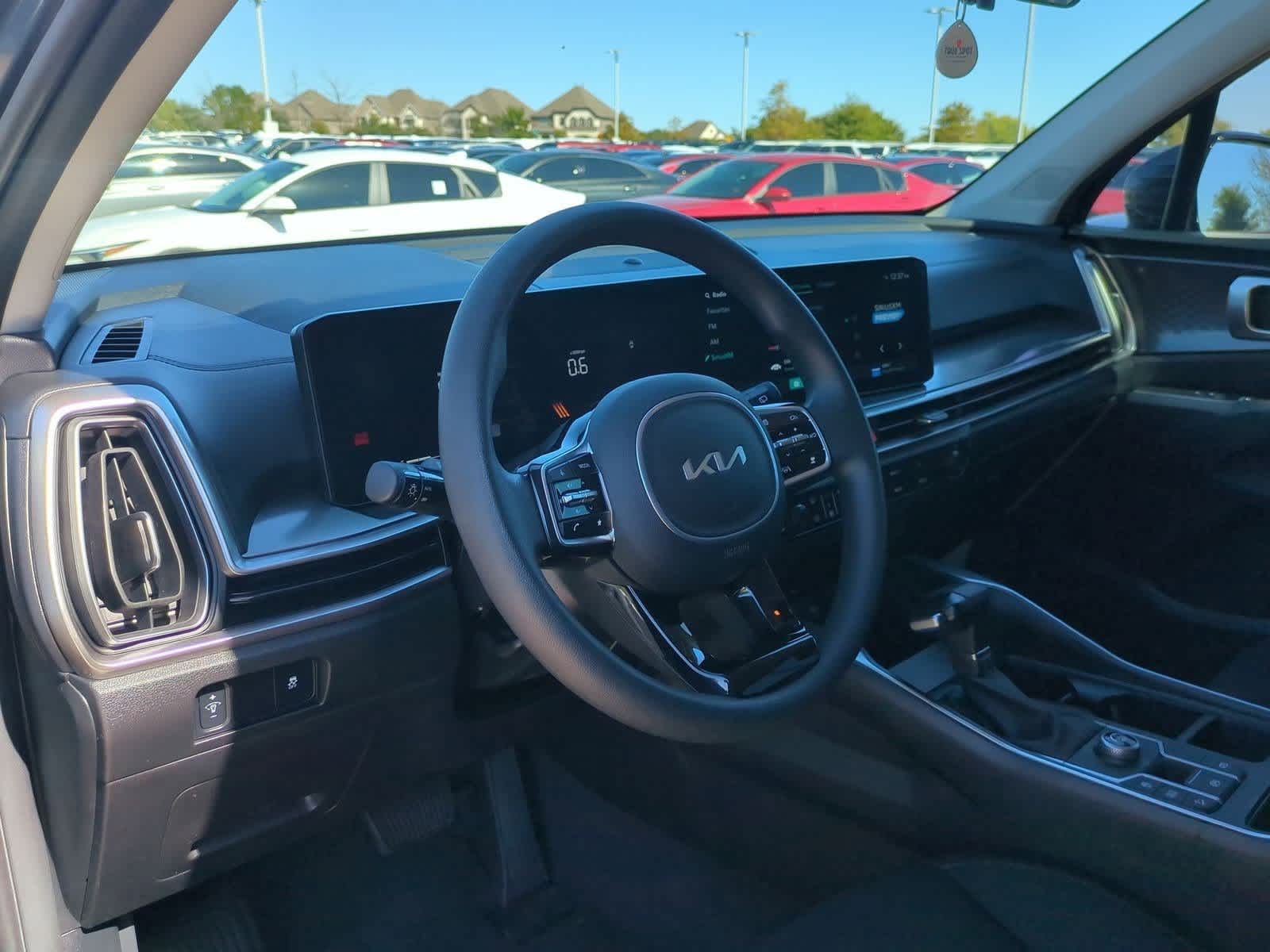 2025 Kia Sorento LX photo 2