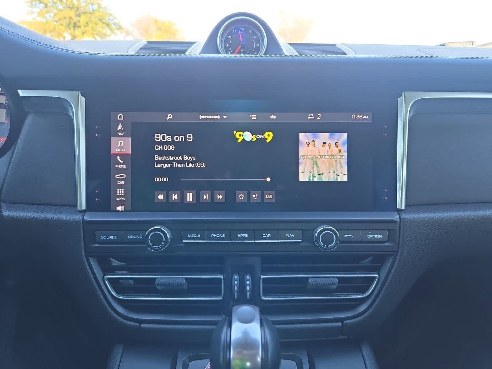 Thumbnail: 2020 Porsche Macan - 28