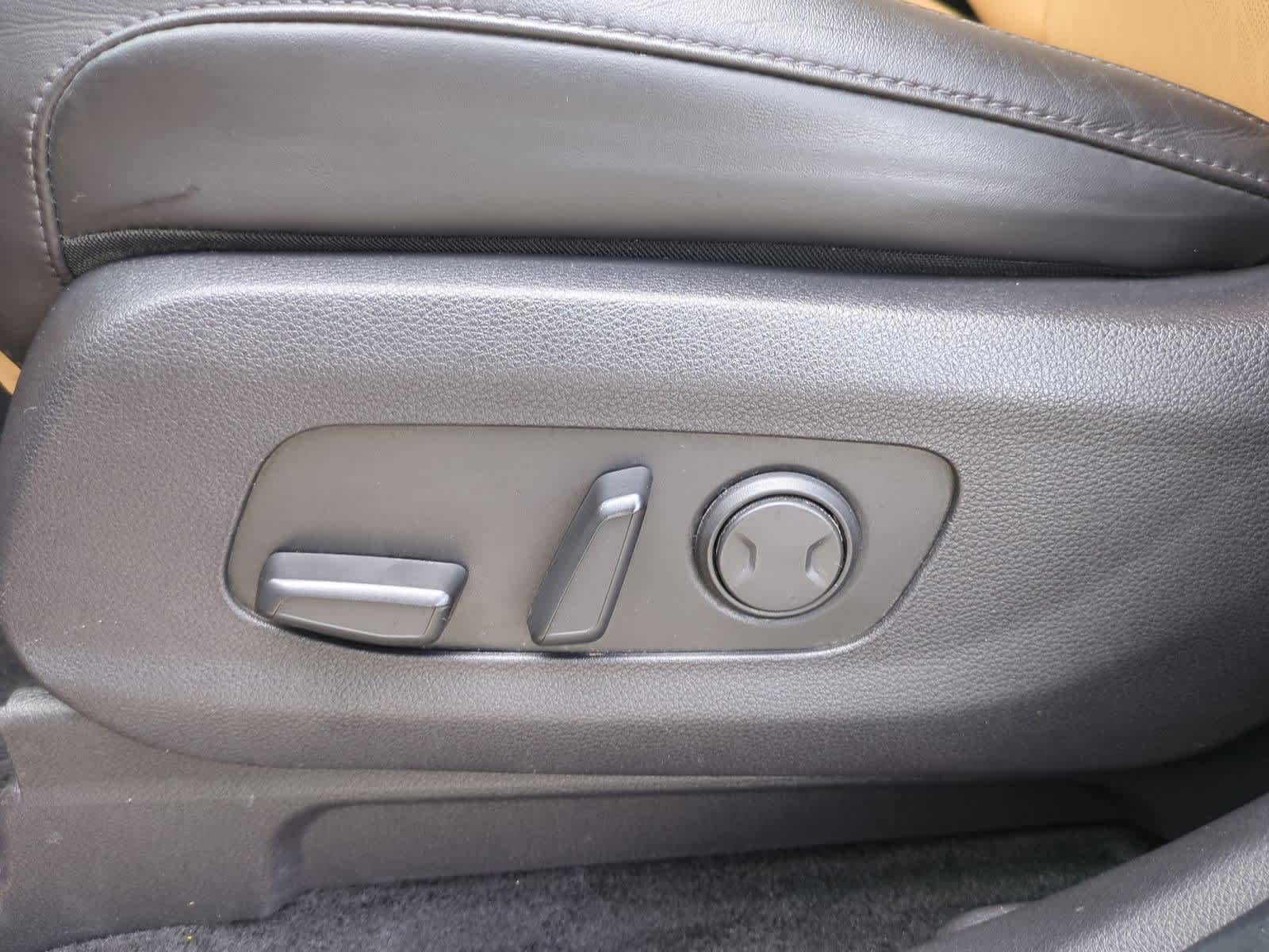 Thumbnail: 2023 Kia Carnival - 15