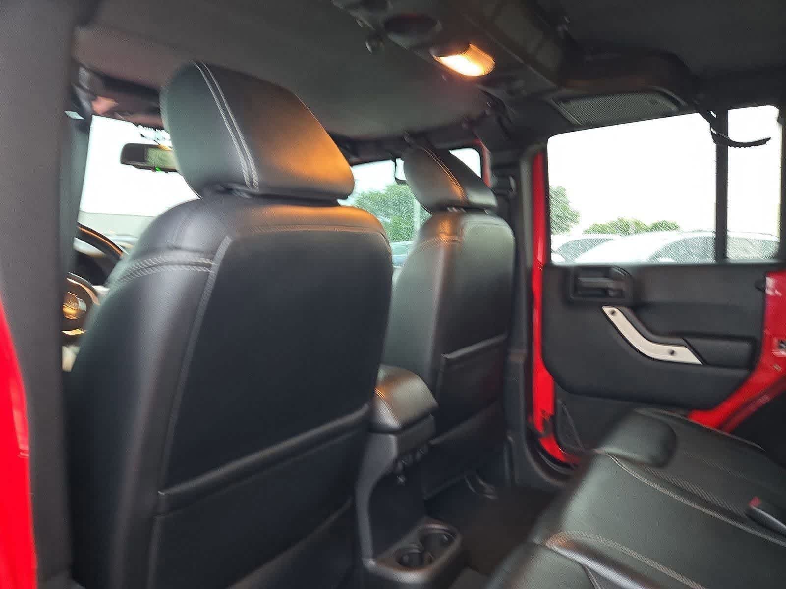 Thumbnail: 2015 Jeep Wrangler - 17