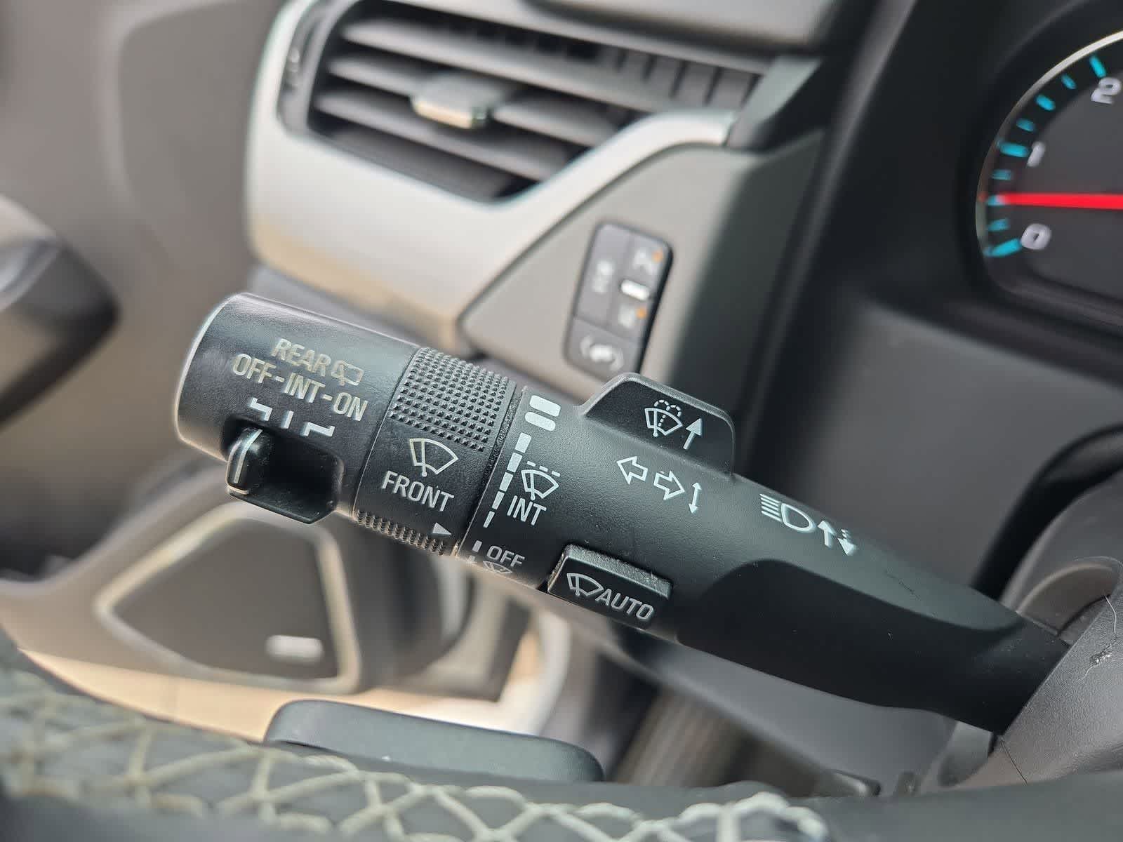 Thumbnail: 2015 Chevrolet Tahoe - 25