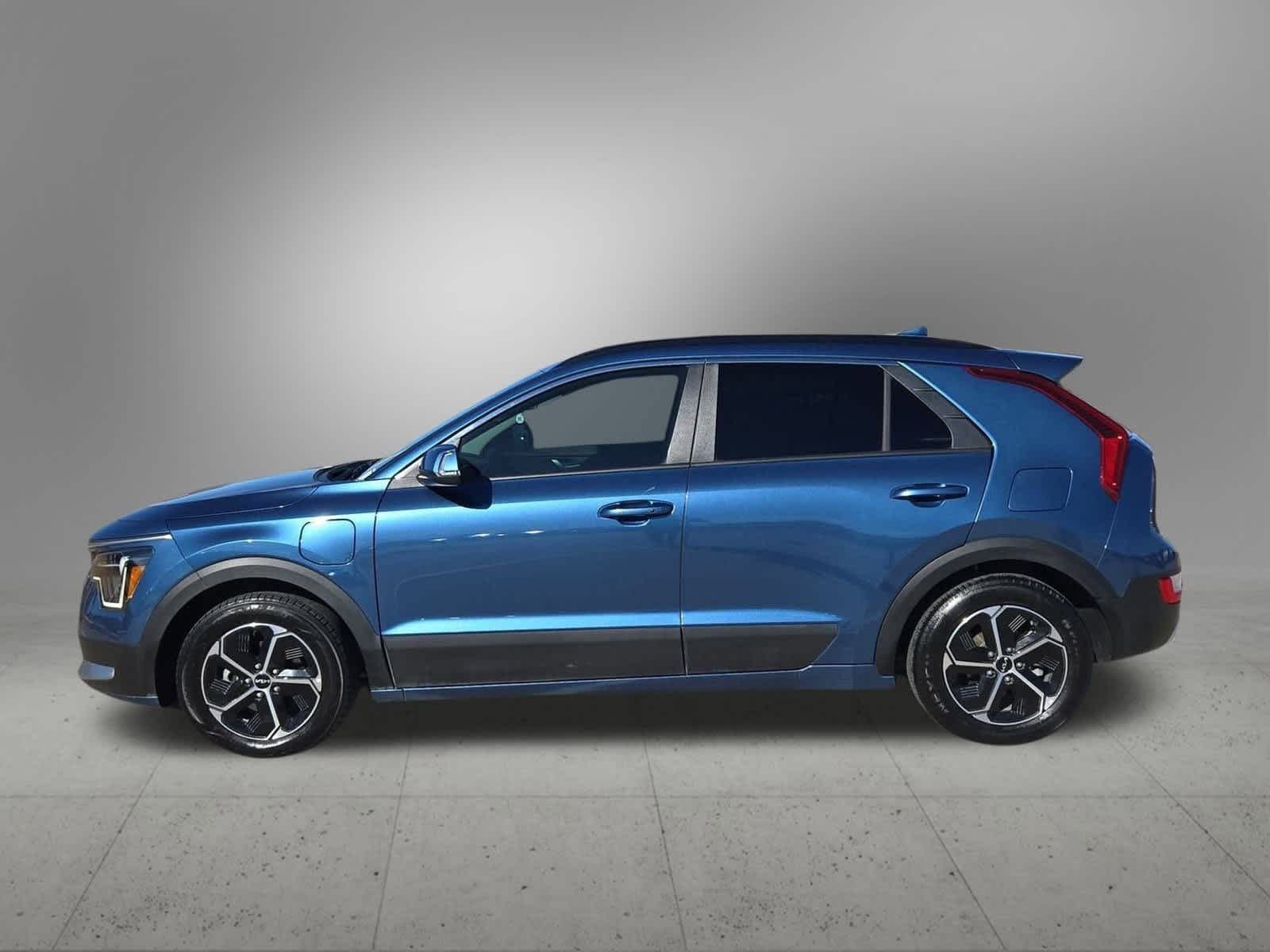 Thumbnail: 2023 Kia Niro - 3