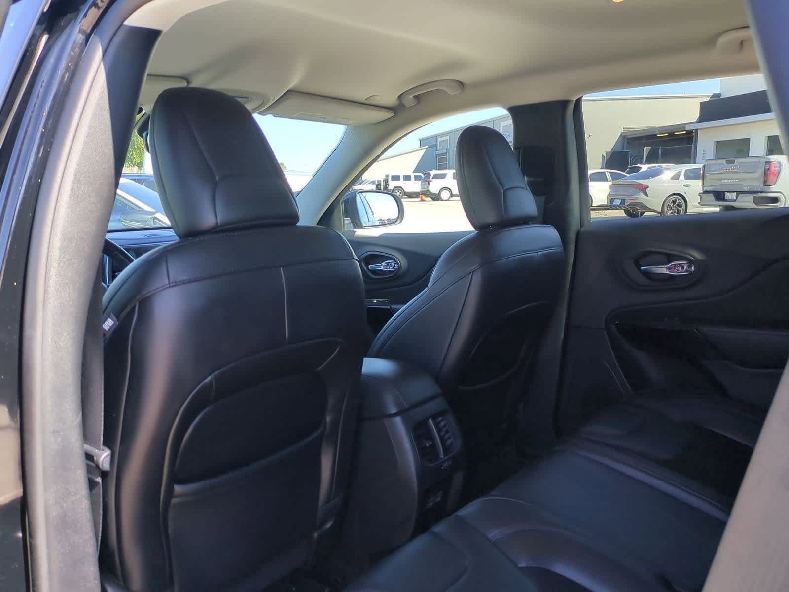 Thumbnail: 2021 Jeep Cherokee - 18