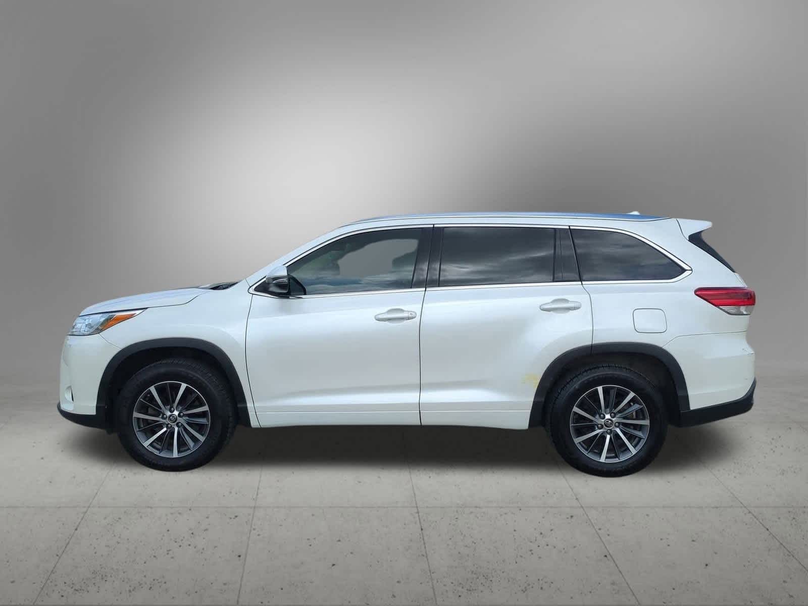 Thumbnail: 2017 Toyota Highlander - 3