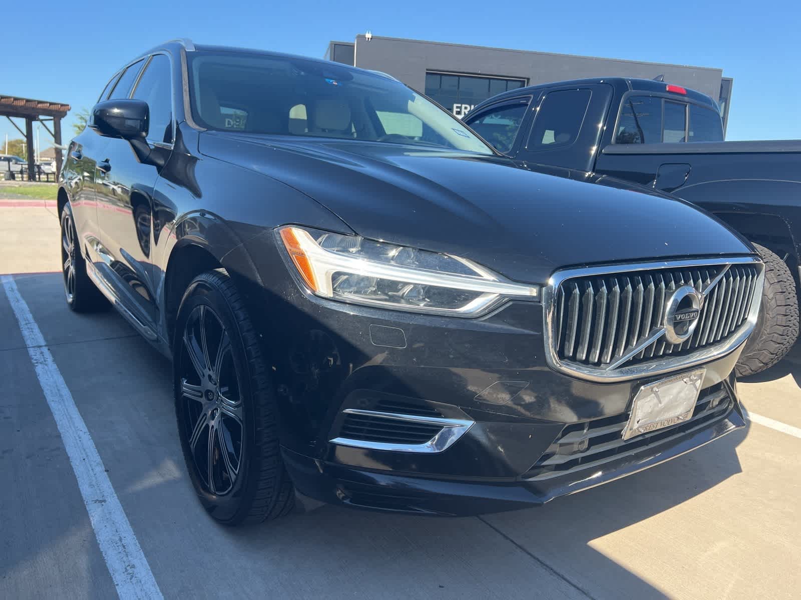 2018 Volvo XC60 Hybrid Inscription photo 2