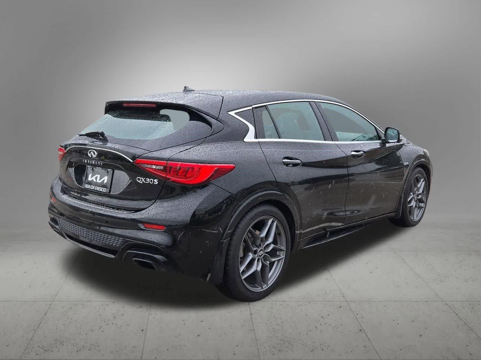 Thumbnail: 2017 INFINITI QX30 - 6