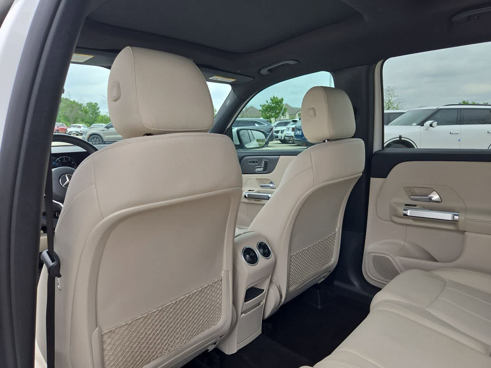 Thumbnail: 2022 Mercedes-Benz GLB - 17