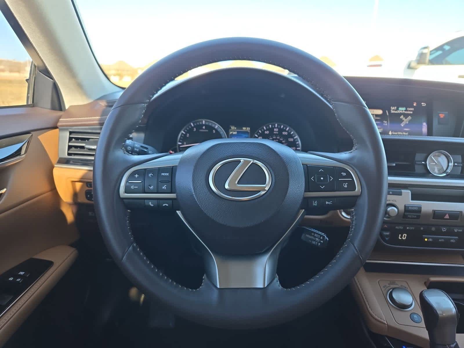 Thumbnail: 2017 Lexus ES - 24