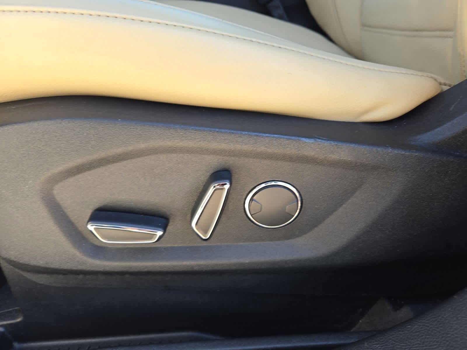 Thumbnail: 2018 Ford Edge - 16