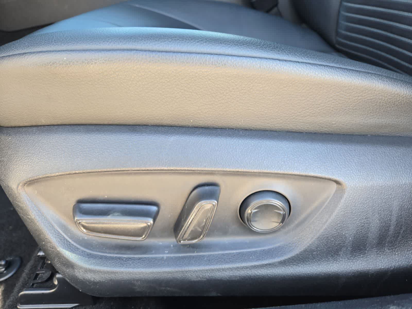 Thumbnail: 2020 Toyota Camry - 15