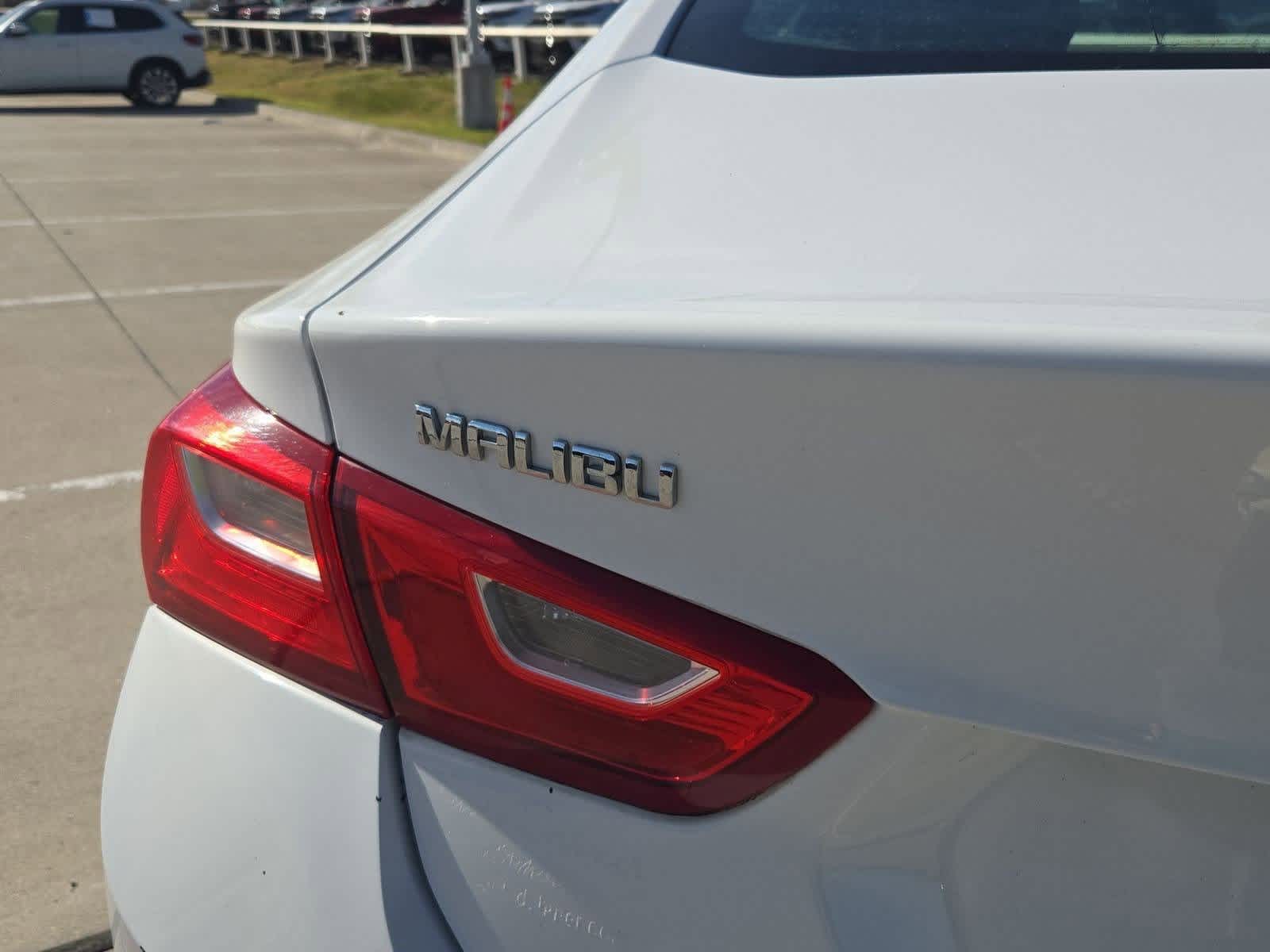 Thumbnail: 2018 Chevrolet Malibu - 11