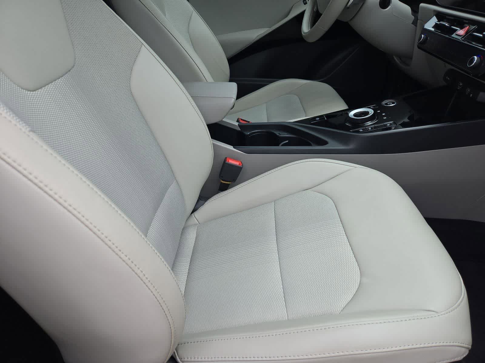 Thumbnail: 2023 Kia Niro - 19