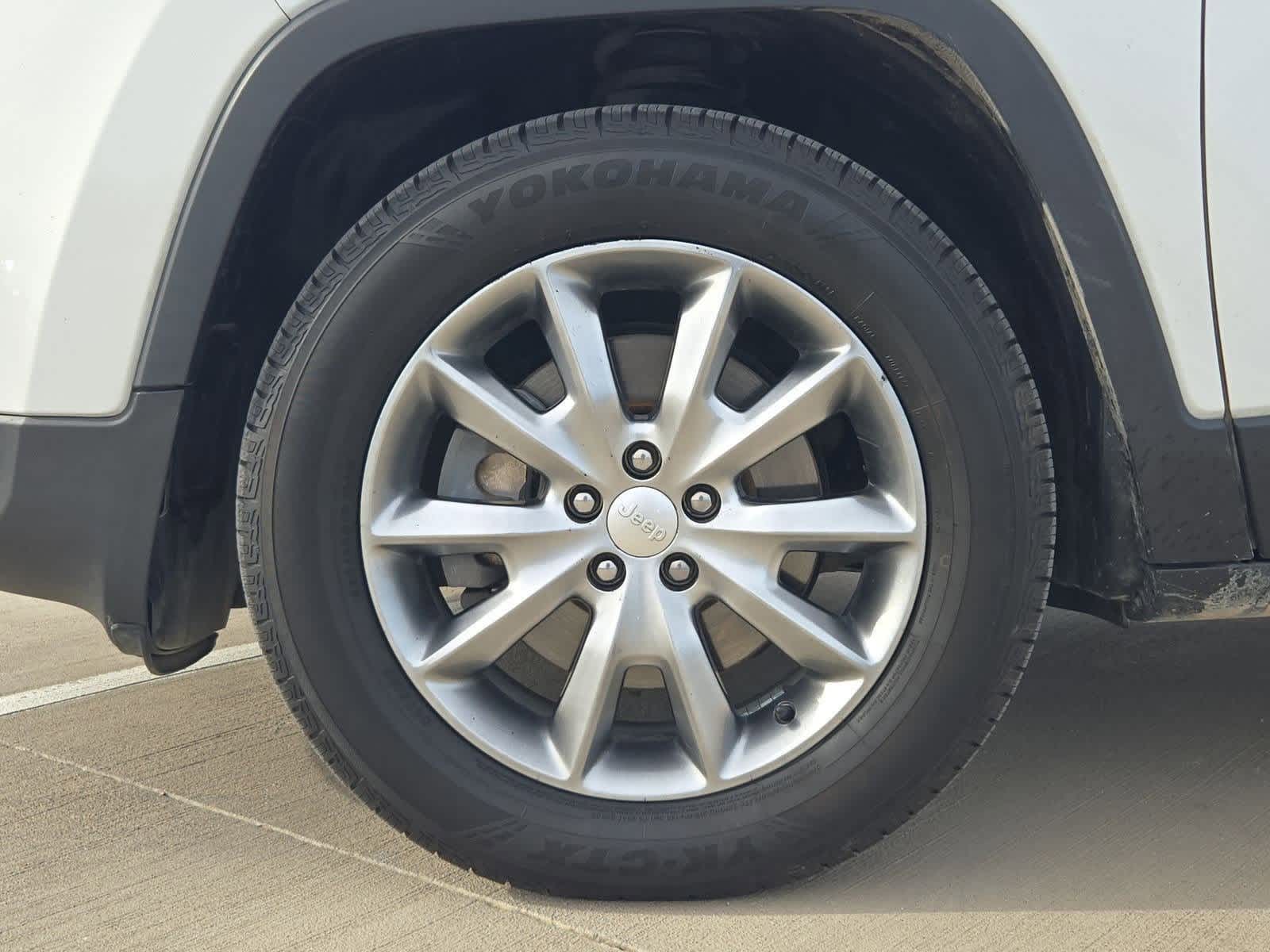 Thumbnail: 2018 Jeep Cherokee - 13