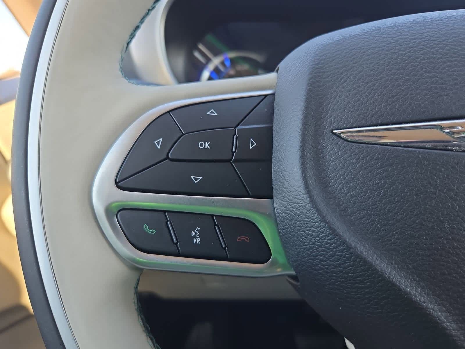 Thumbnail: 2018 Chrysler Pacifica - 22