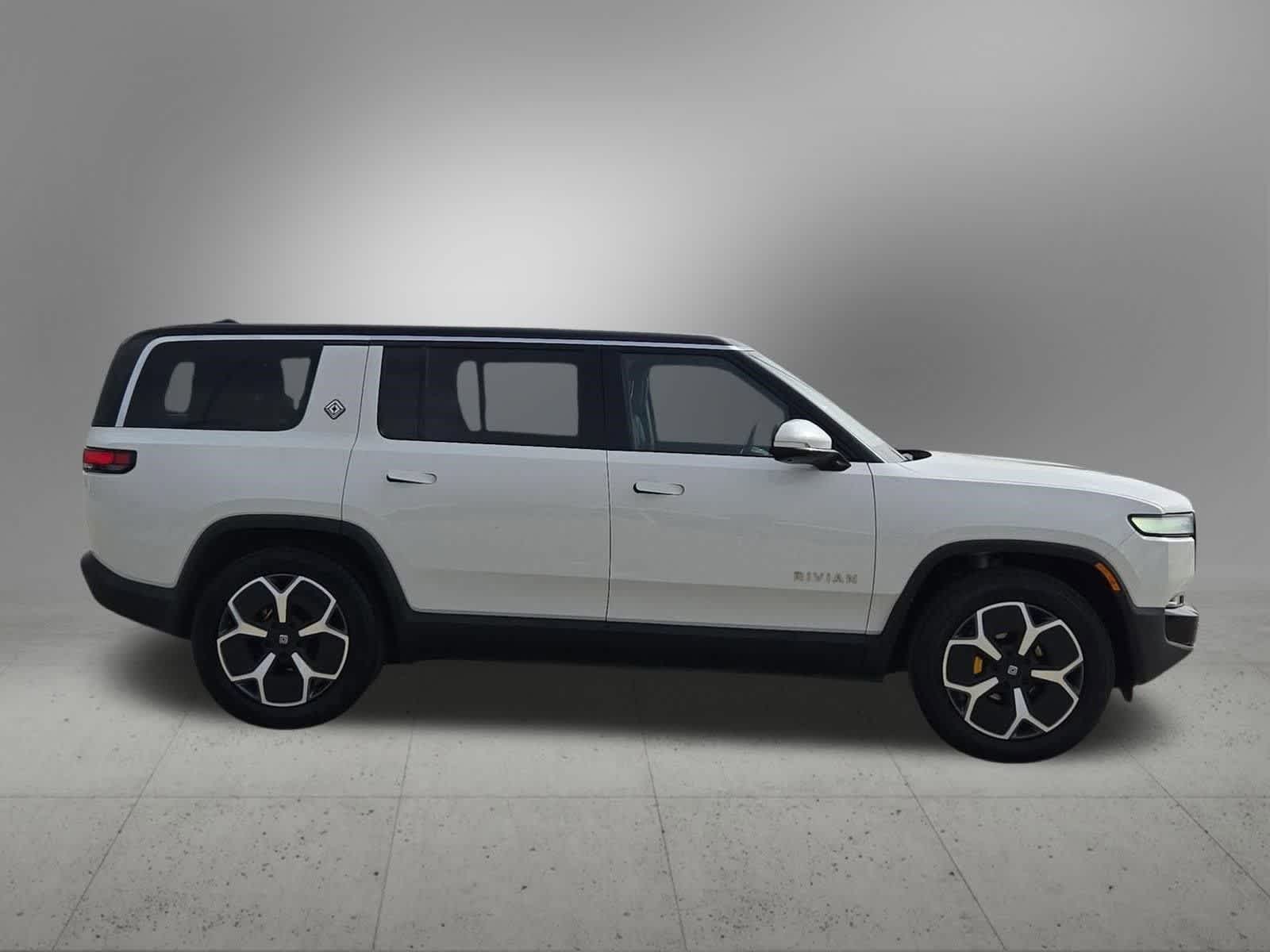 Thumbnail: 2023 Rivian R1S - 7