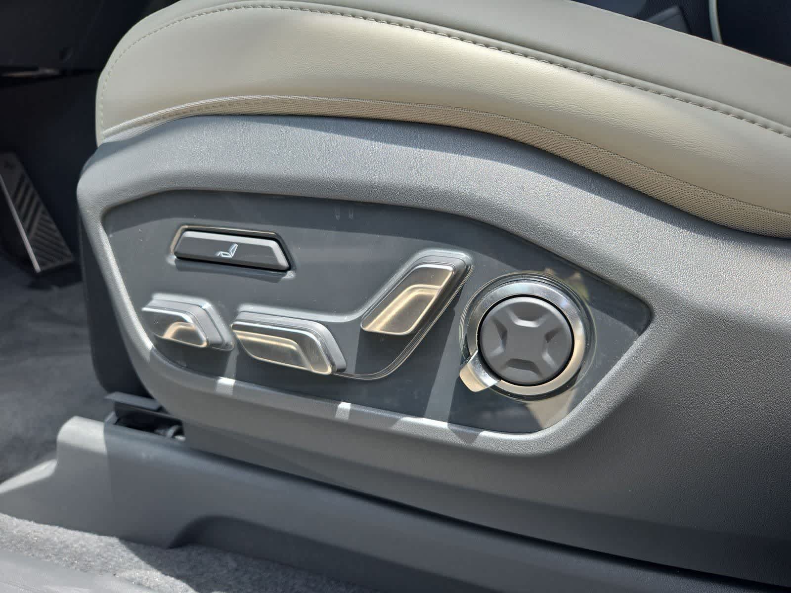 Thumbnail: 2024 Kia EV9 - 14