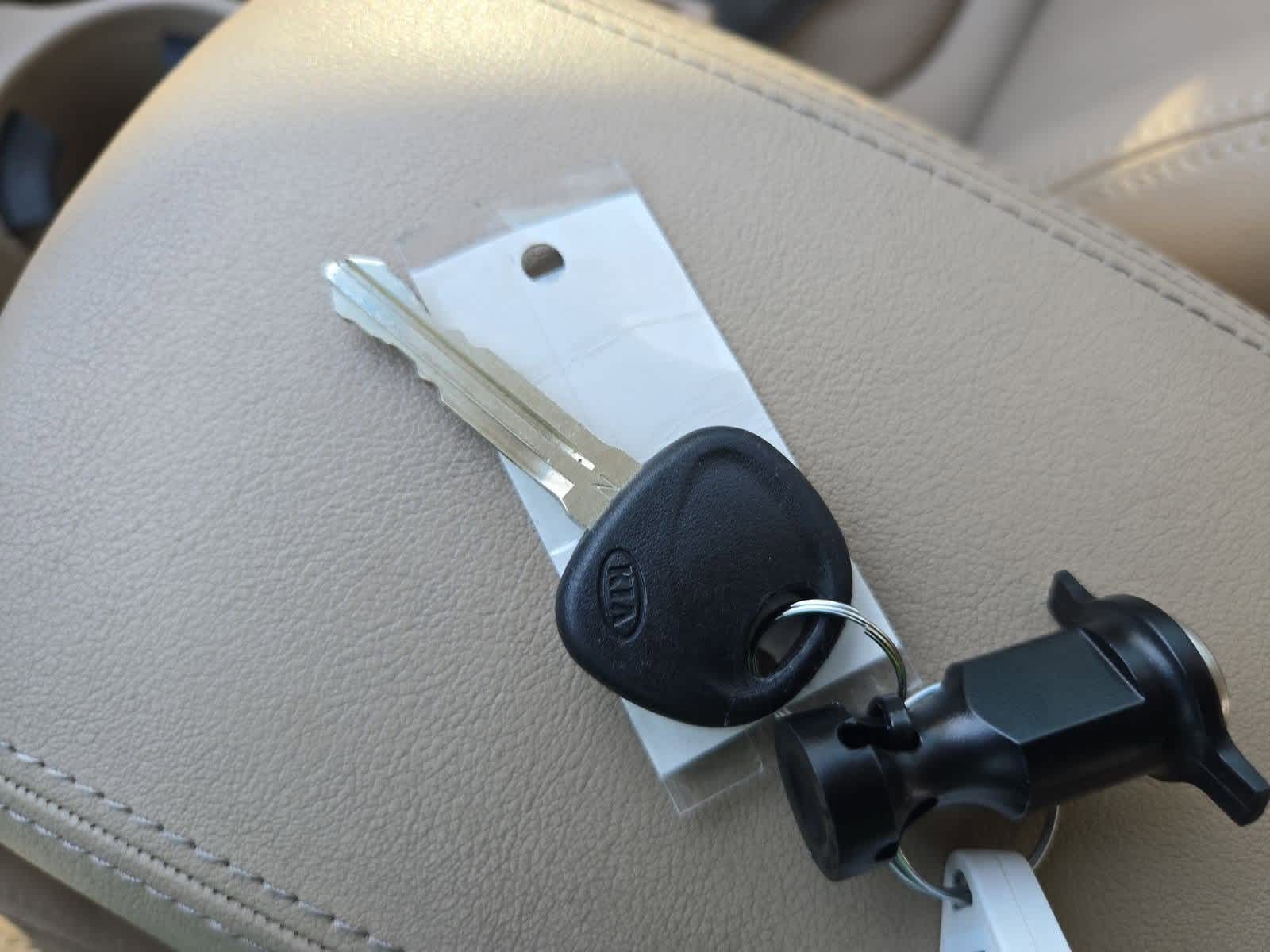 Thumbnail: 2007 Kia Rondo - 34