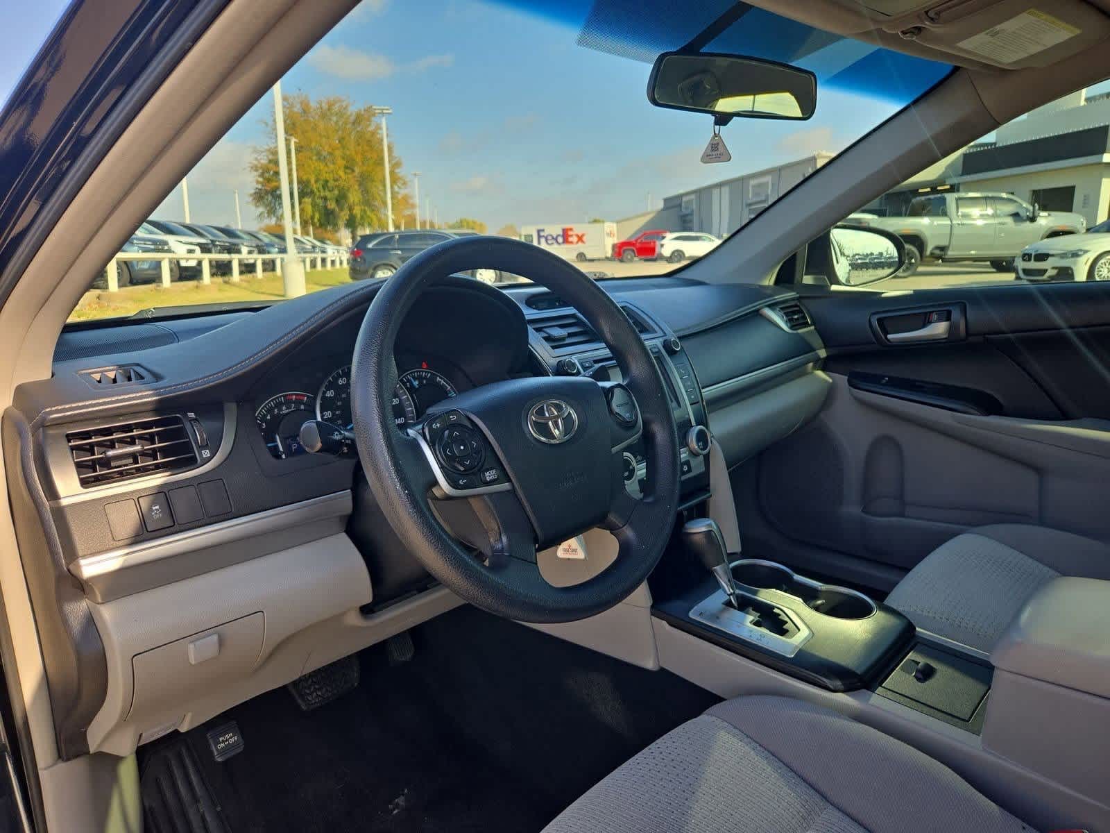 2013 Toyota Camry LE photo 2