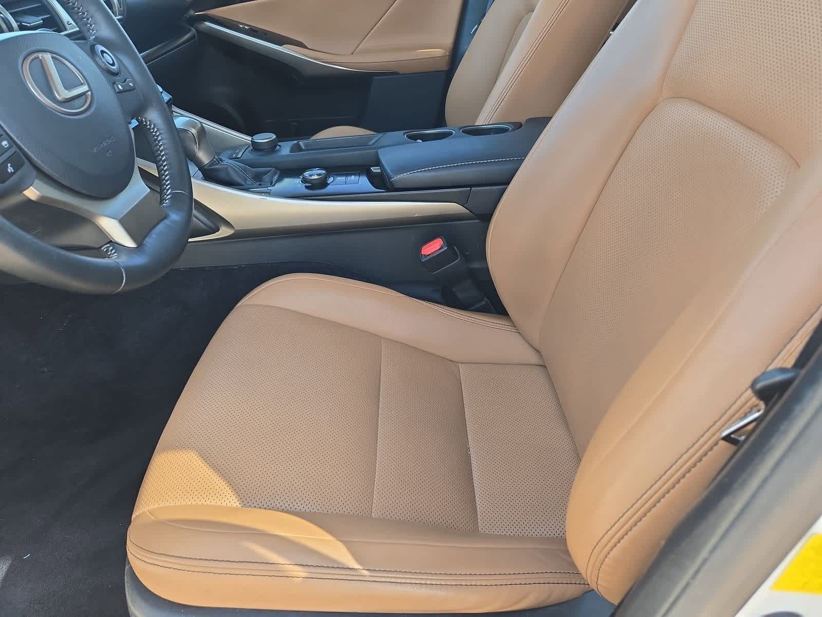 Thumbnail: 2014 Lexus IS - 16