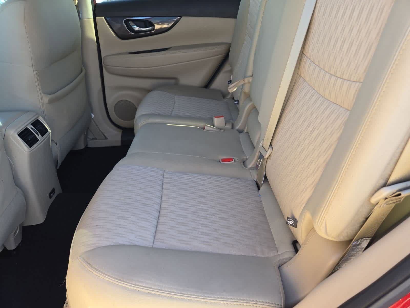 Thumbnail: 2019 Nissan Rogue - 18