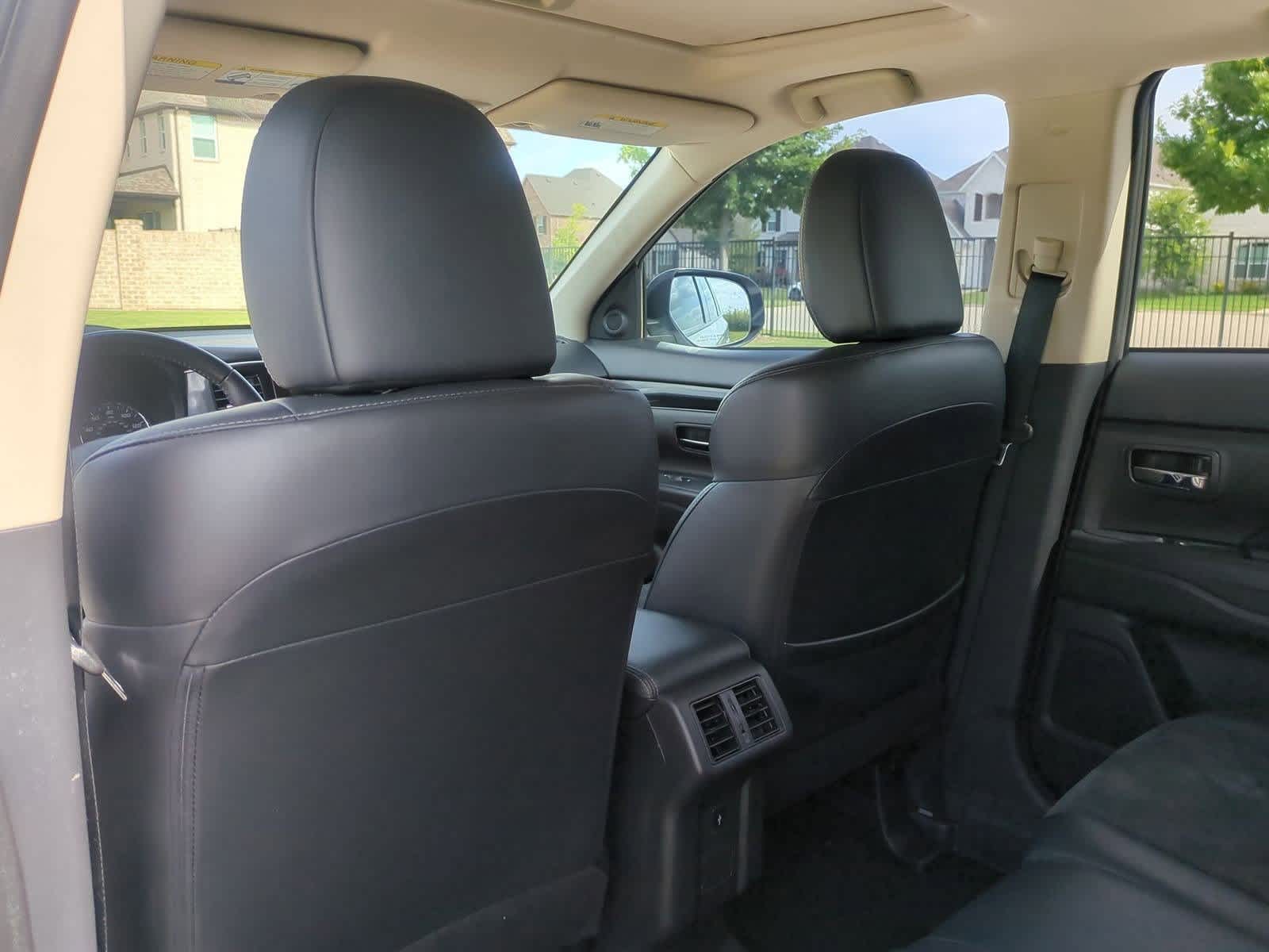 Thumbnail: 2019 Mitsubishi Outlander - 18