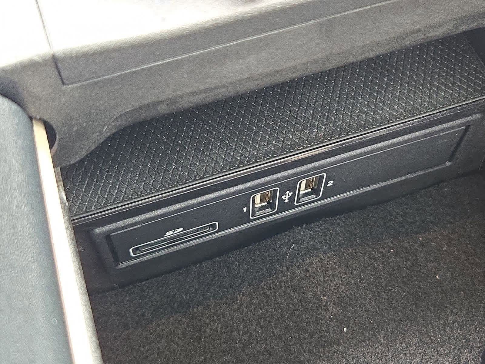 Thumbnail: 2015 Mercedes-Benz C-Class - 31