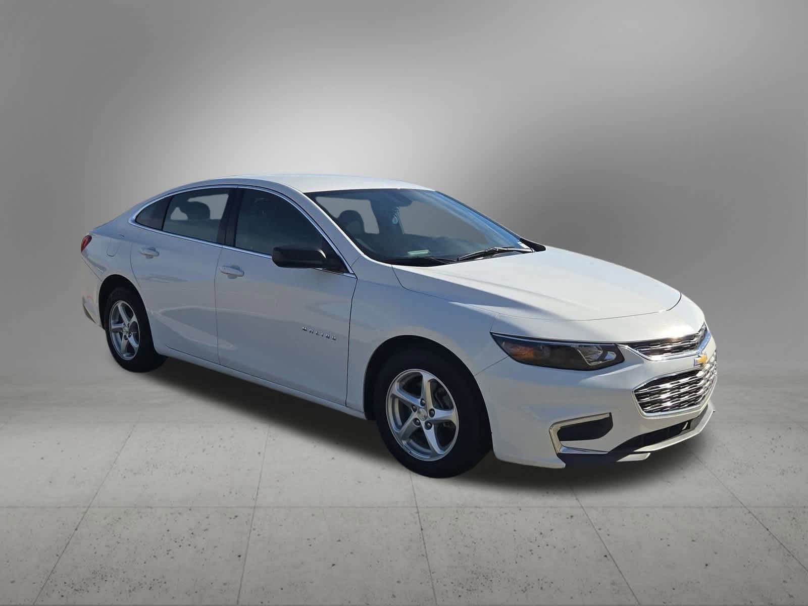 Thumbnail: 2018 Chevrolet Malibu - 8