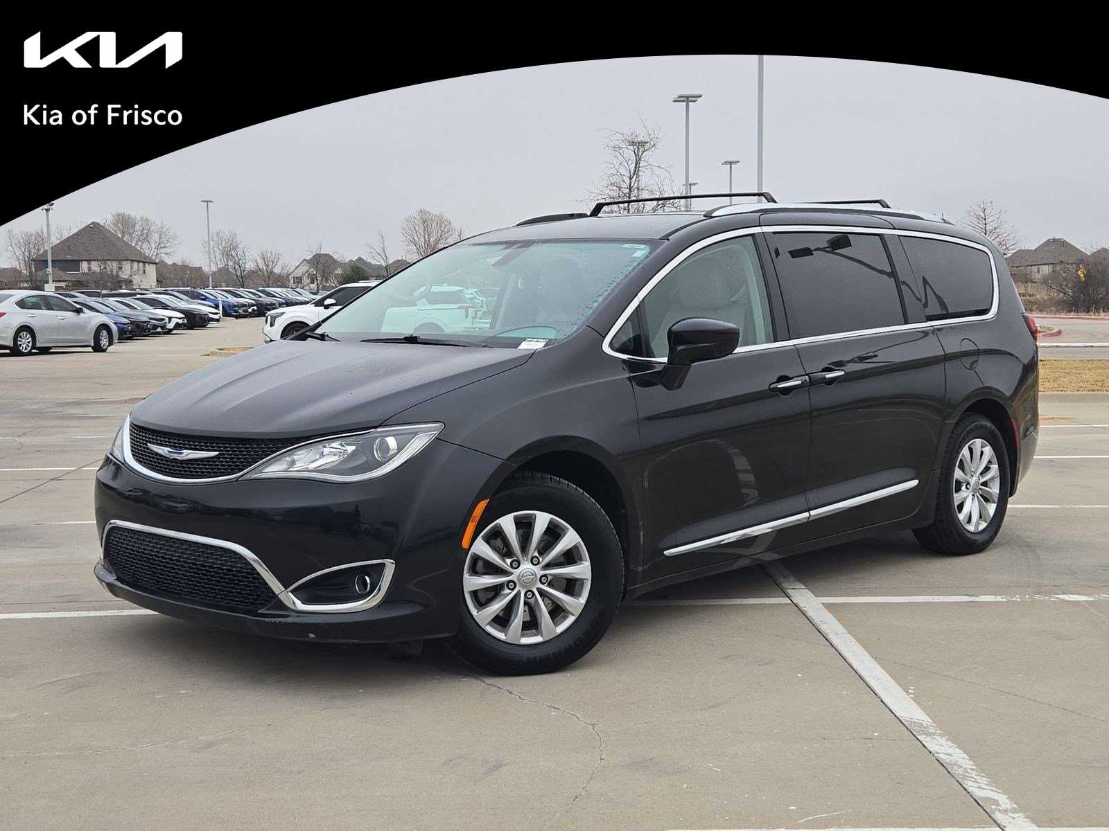 2018 Chrysler Pacifica Touring L's photo