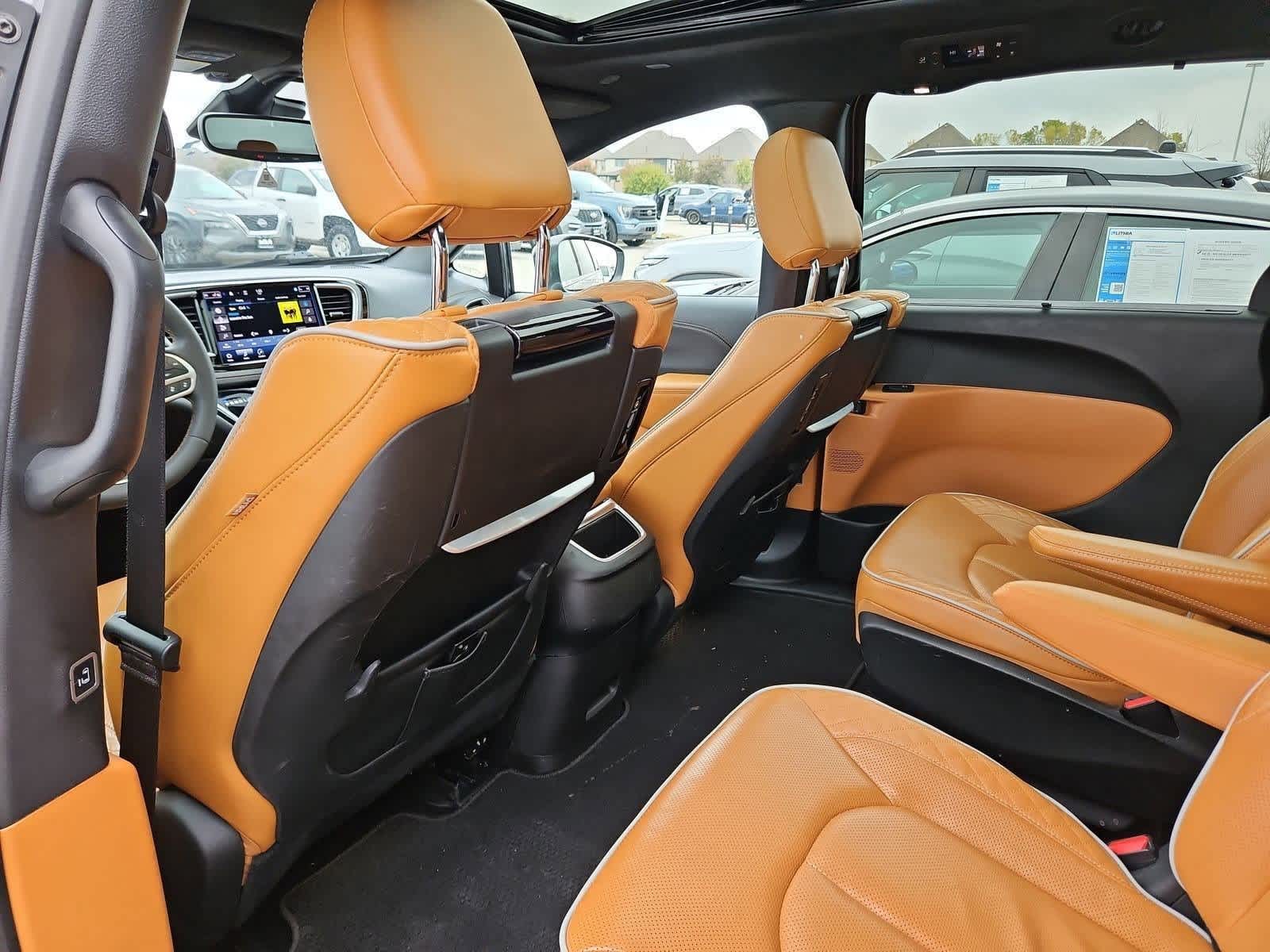 Thumbnail: 2022 Chrysler Pacifica - 17