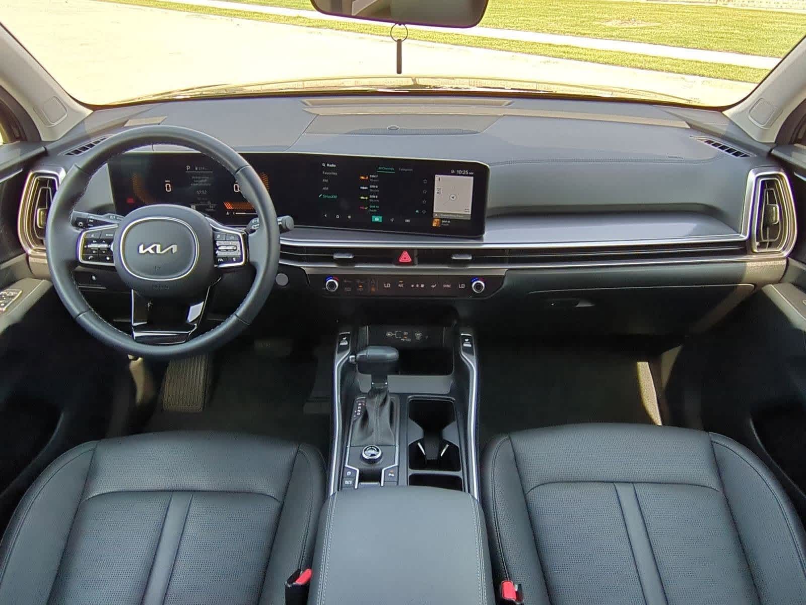 2025 Kia Sorento S 14