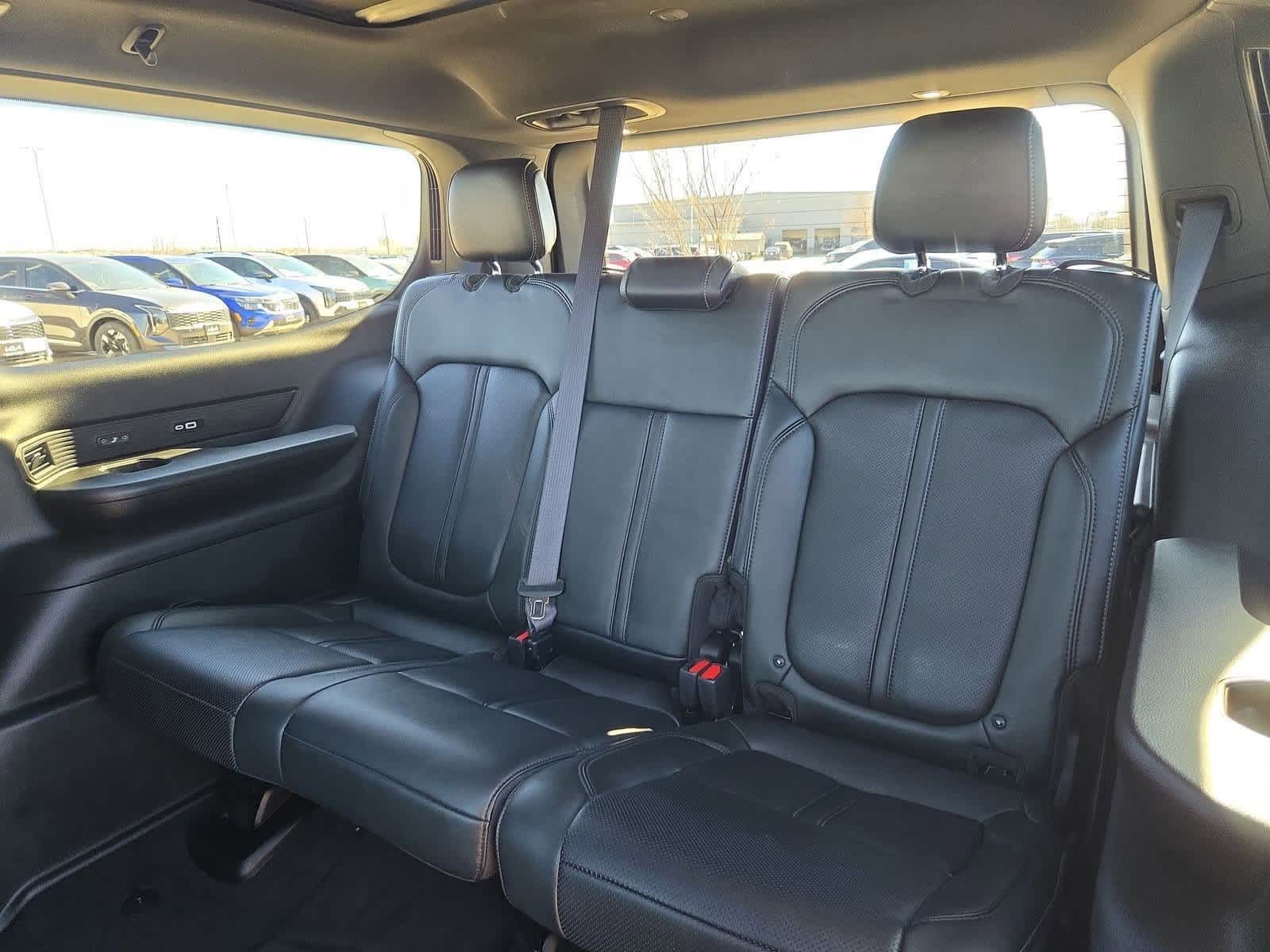 Thumbnail: 2023 Jeep Wagoneer - 38