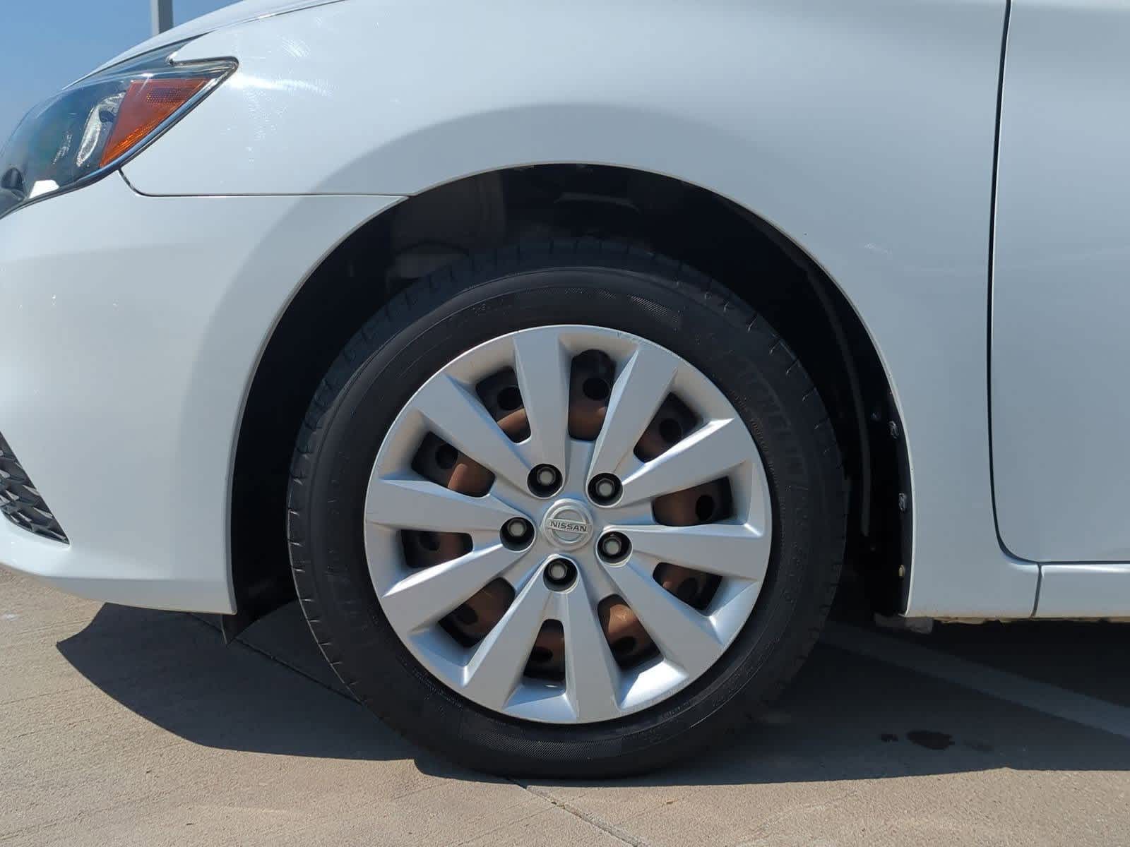 Thumbnail: 2017 Nissan Sentra - 12