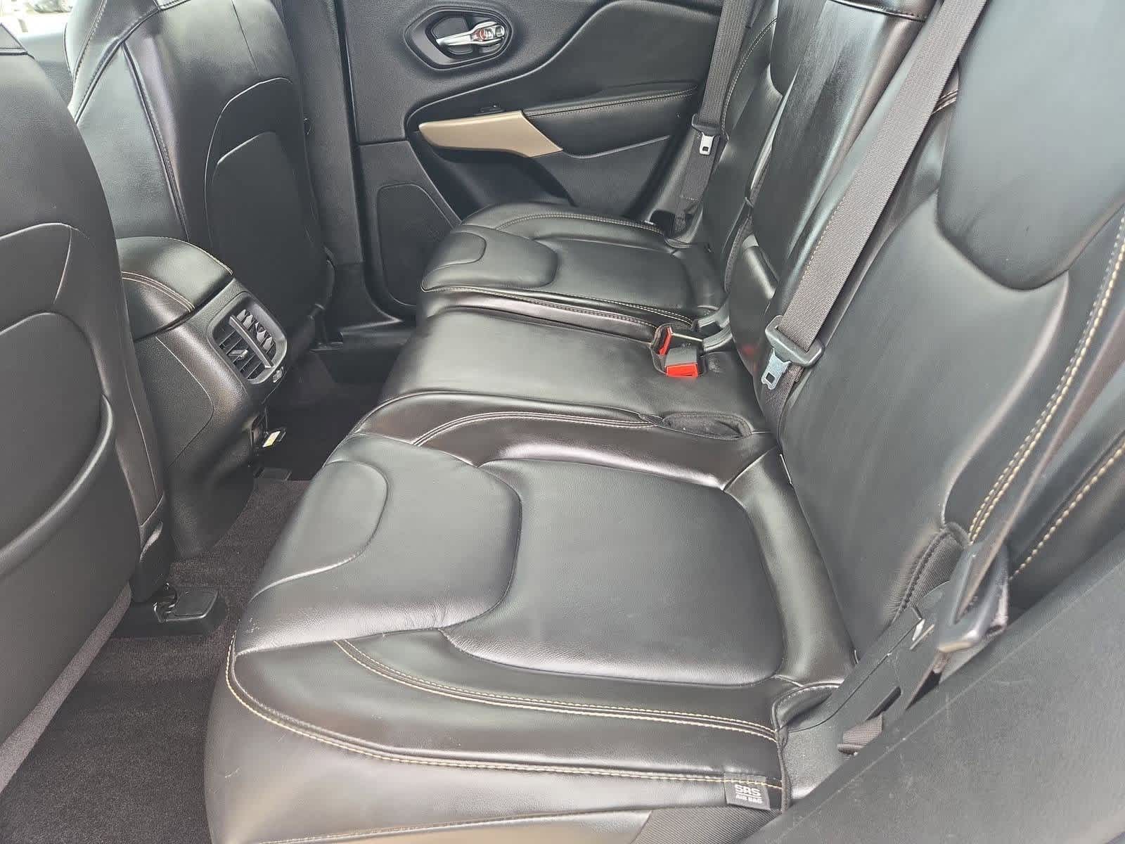 Thumbnail: 2018 Jeep Cherokee - 19