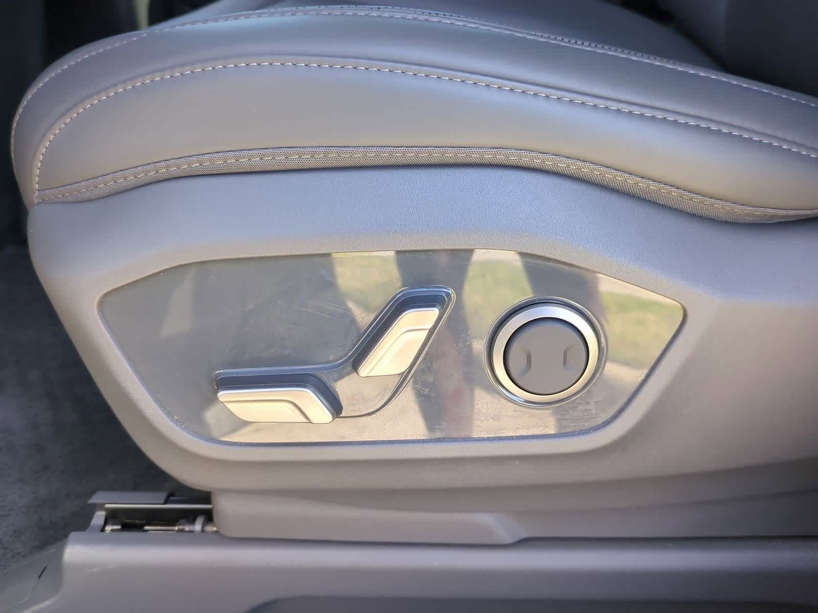 Thumbnail: 2024 Kia EV9 - 15