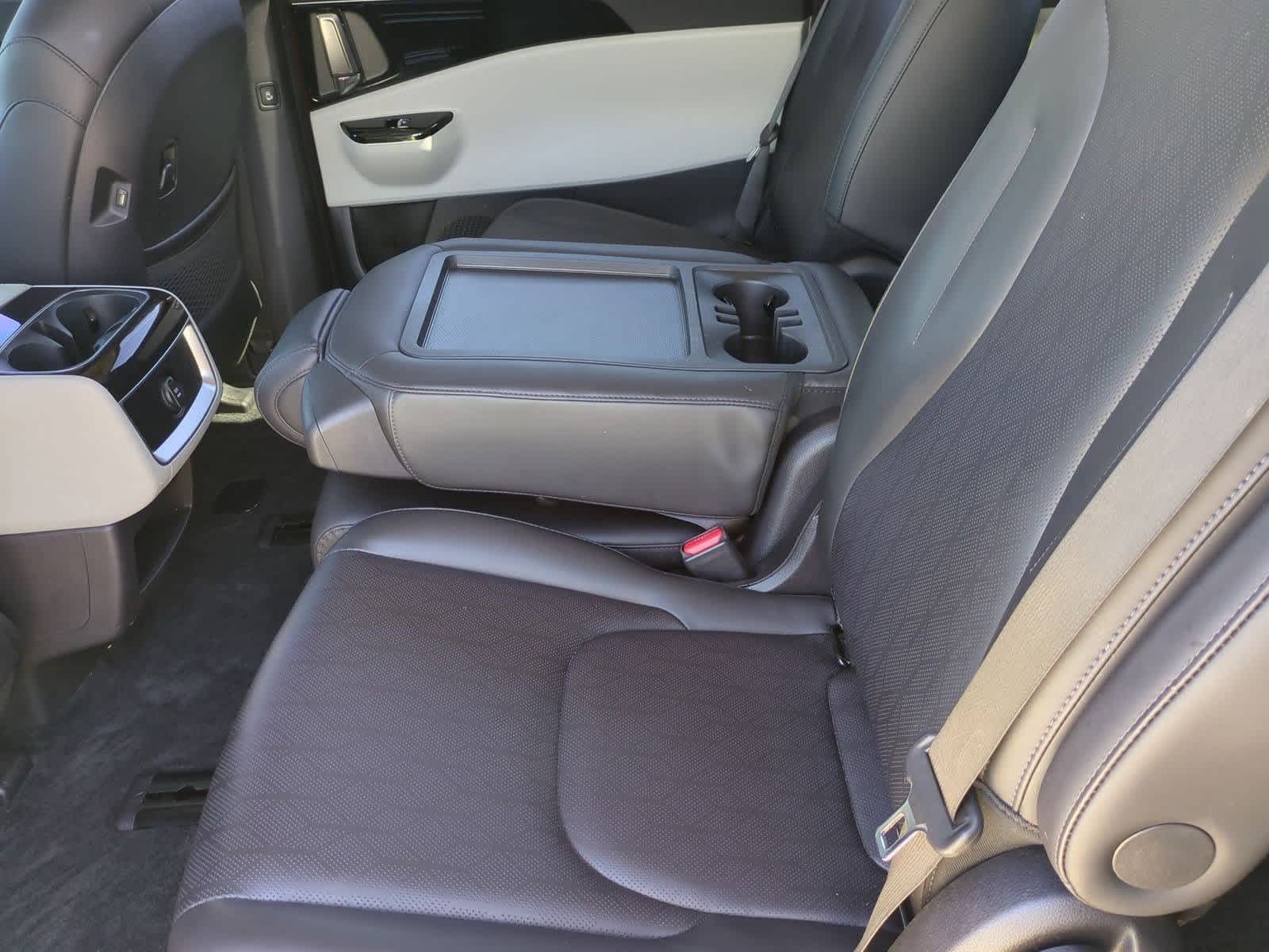 Thumbnail: 2023 Kia Carnival - 18