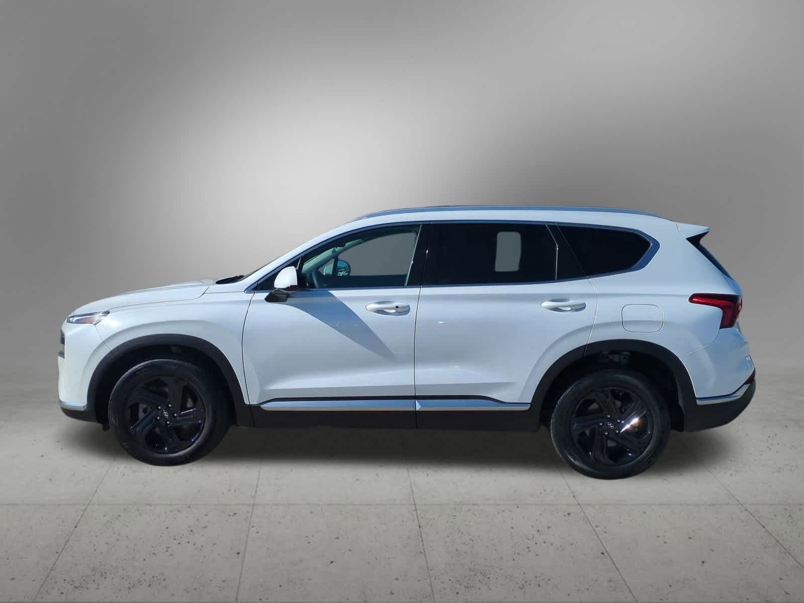 2022 Hyundai Santa Fe SEL photo 2