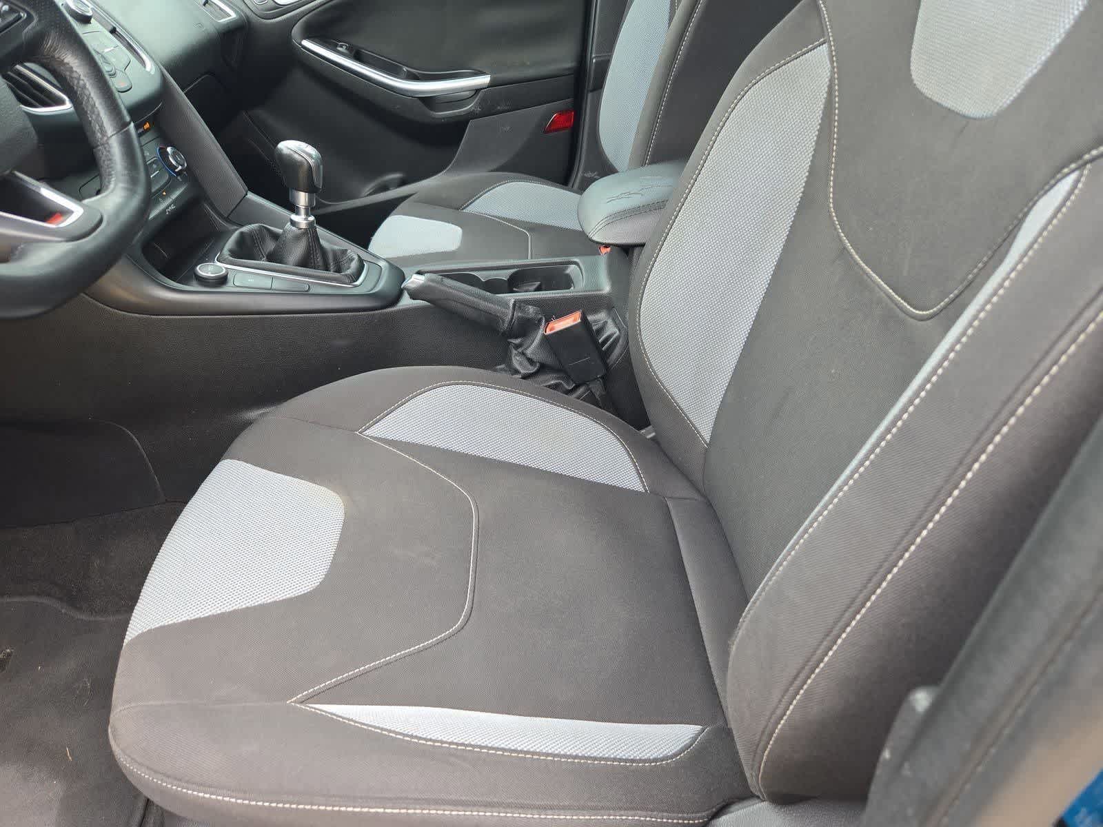 Thumbnail: 2015 Ford Focus - 14