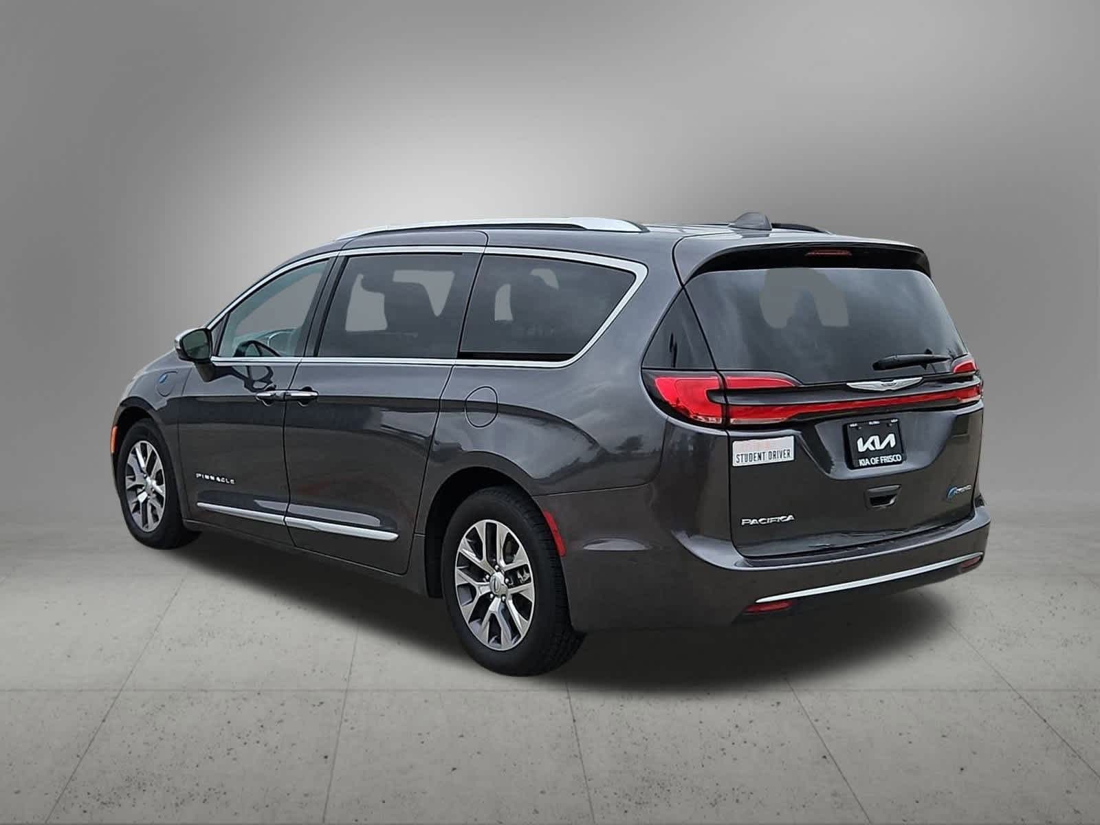 Thumbnail: 2022 Chrysler Pacifica - 4