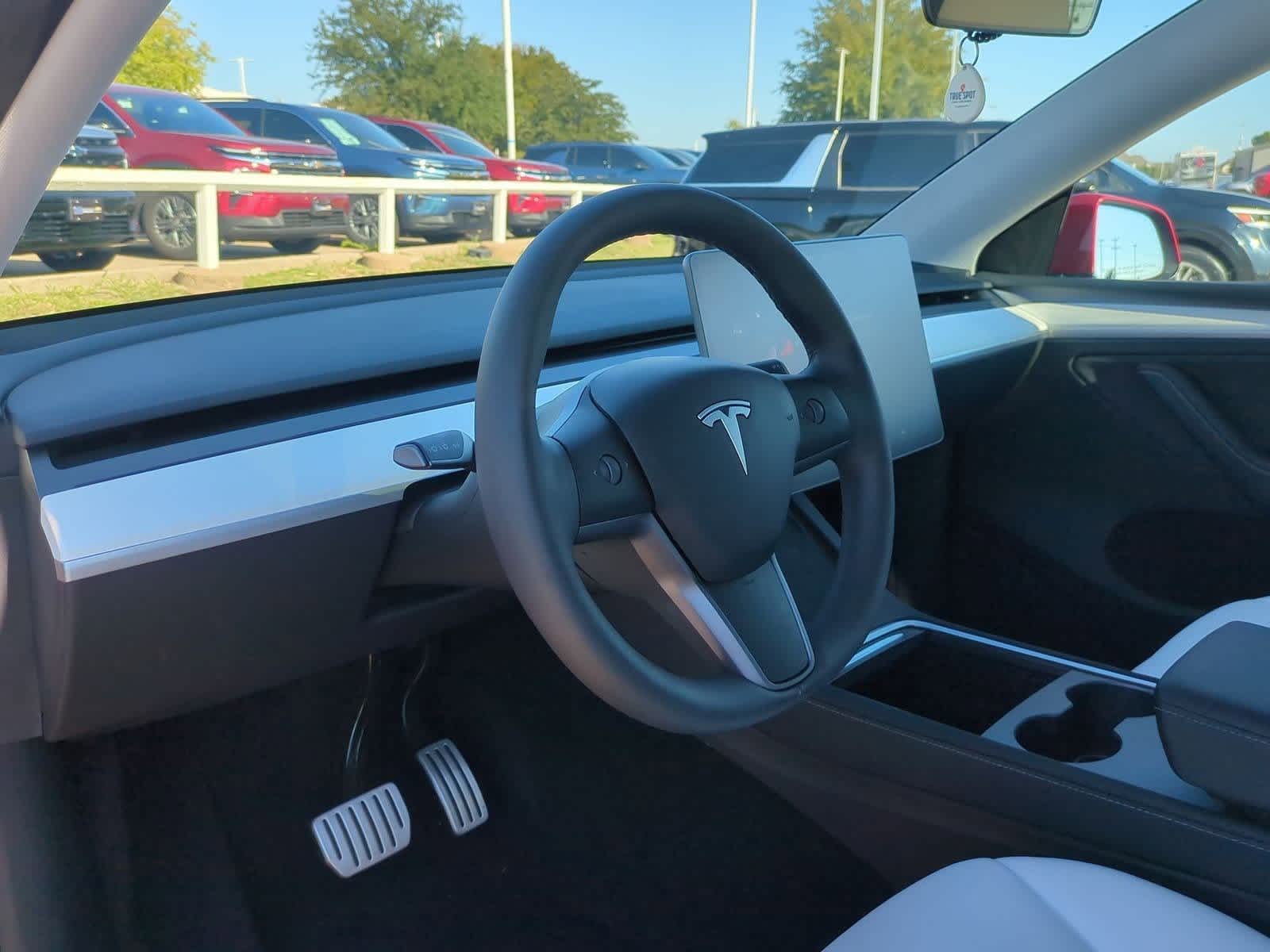 2024 Tesla Model Y Performance photo 2