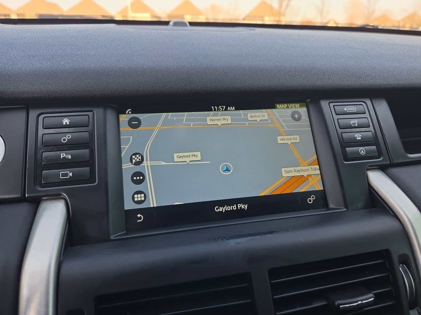 Thumbnail: 2015 Land Rover Discovery Sport - 30