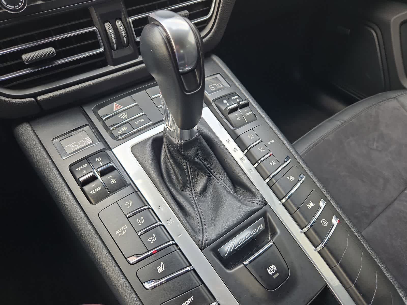 Thumbnail: 2020 Porsche Macan - 30