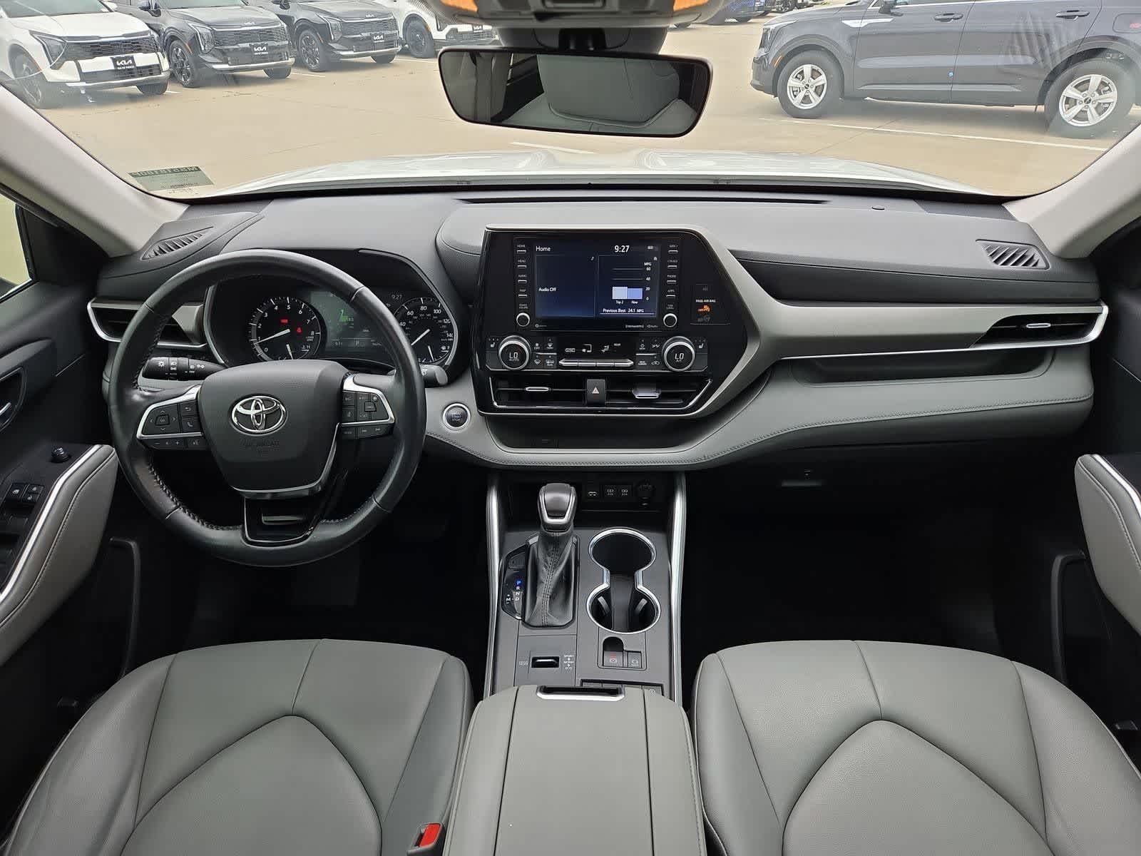 Thumbnail: 2021 Toyota Highlander - 14