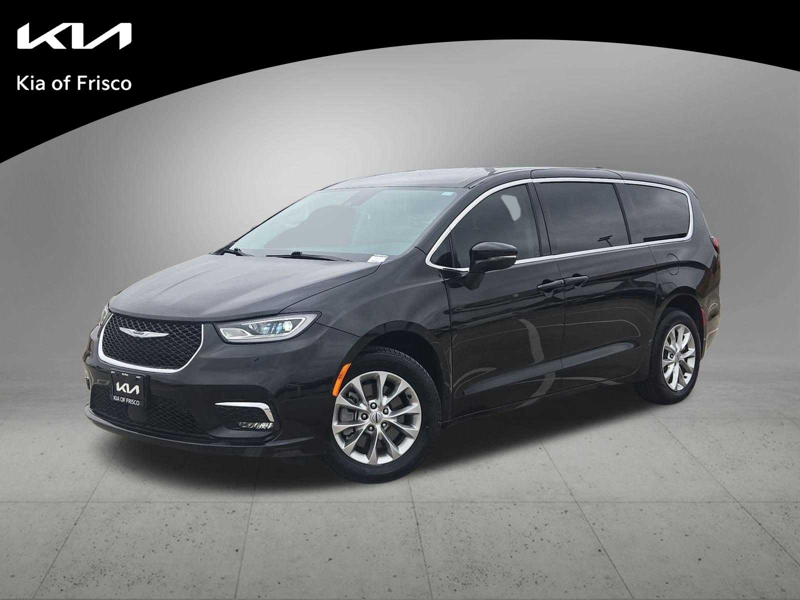 2023 Chrysler Pacifica Touring L's photo