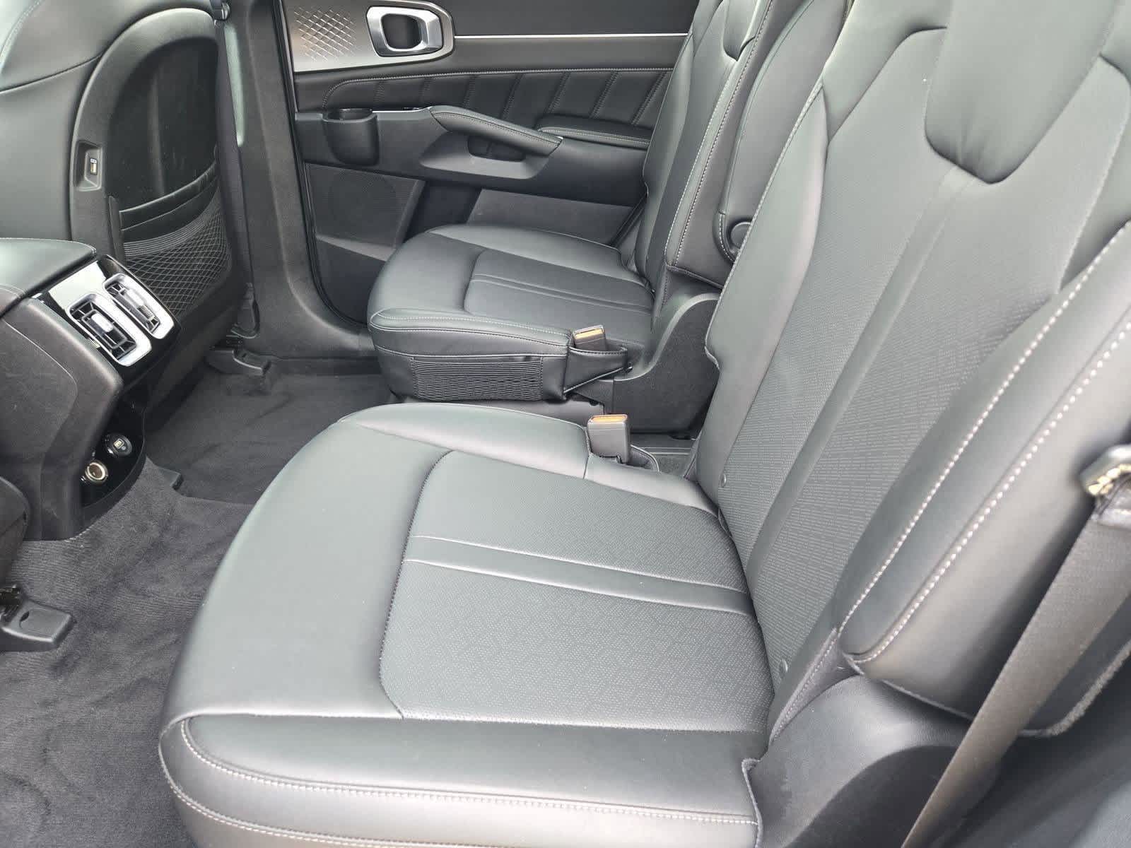 Thumbnail: 2022 Kia Sorento - 24