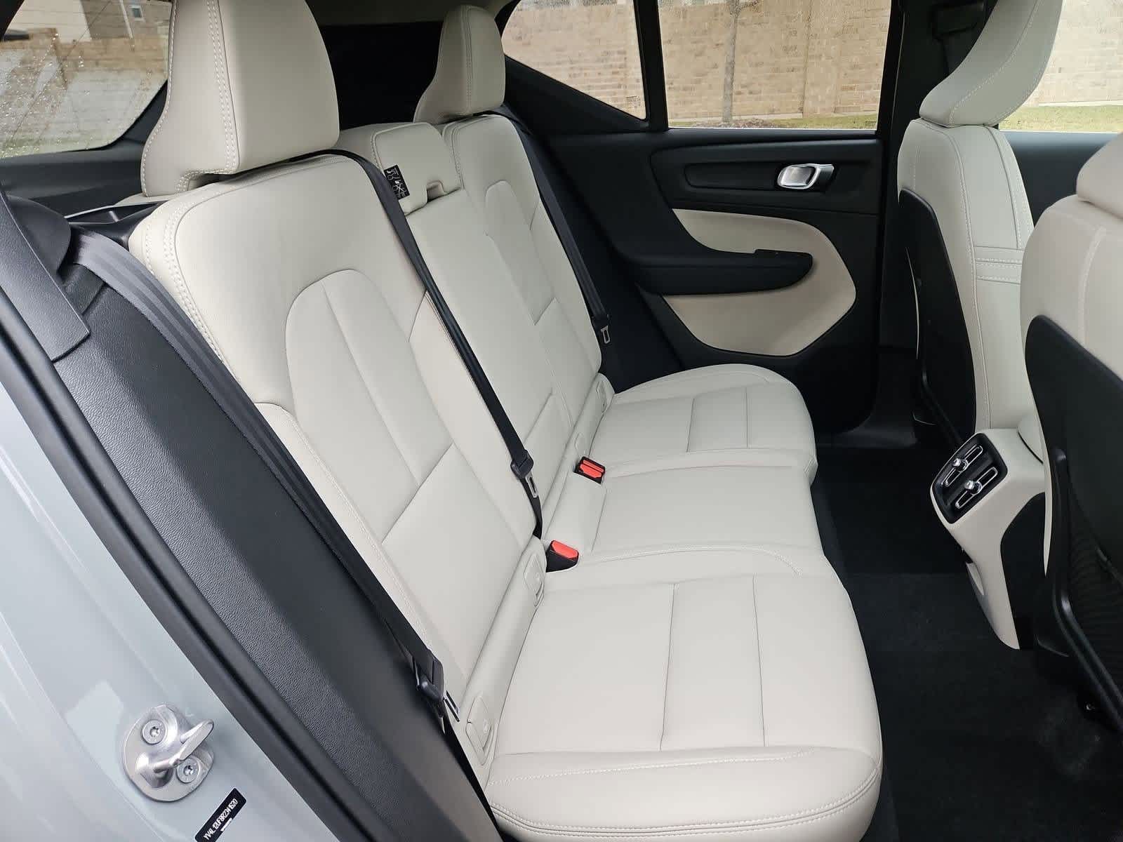 Thumbnail: 2024 Volvo XC40 - 21