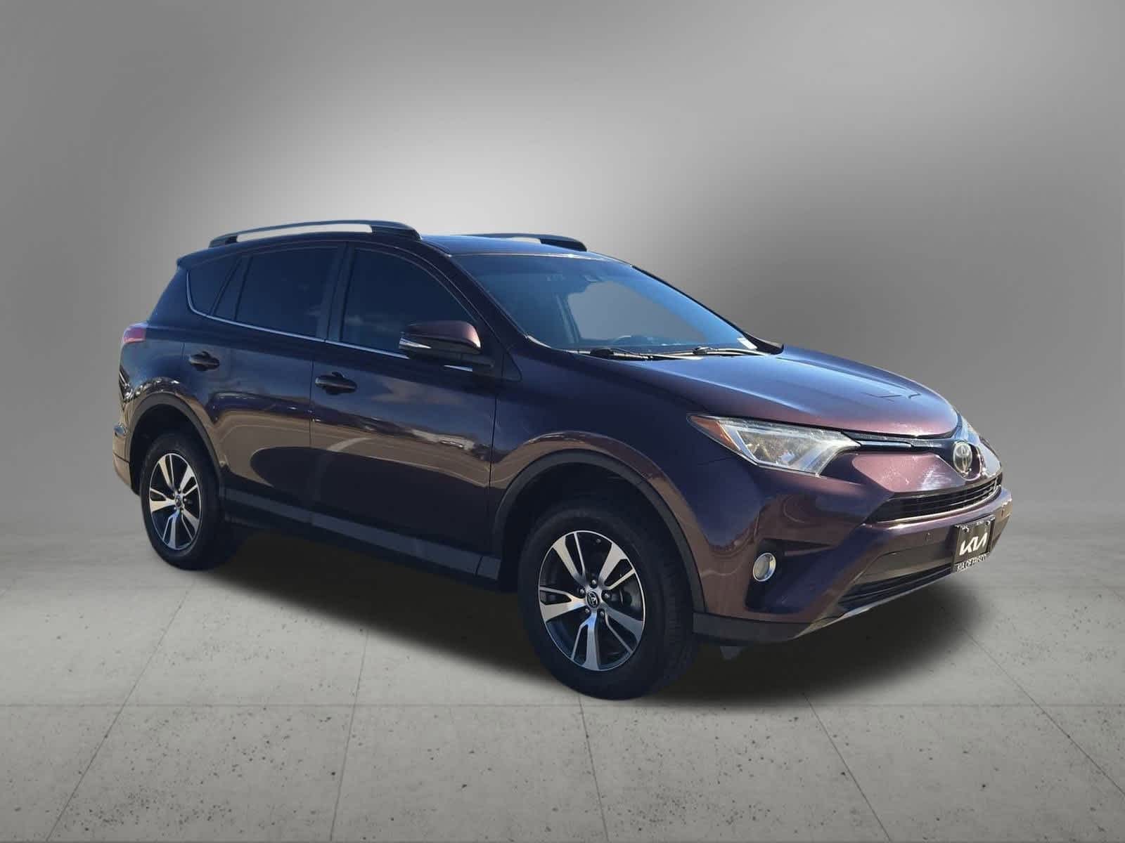 Thumbnail: 2018 Toyota RAV4 - 8