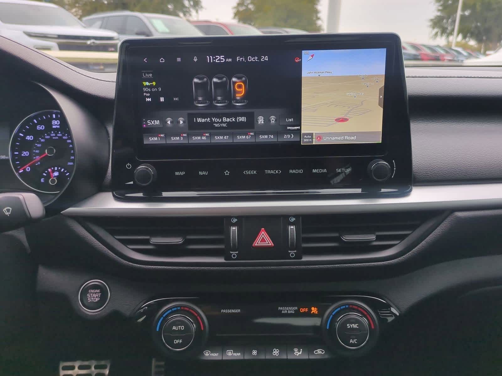 Thumbnail: 2022 Kia Forte - 32